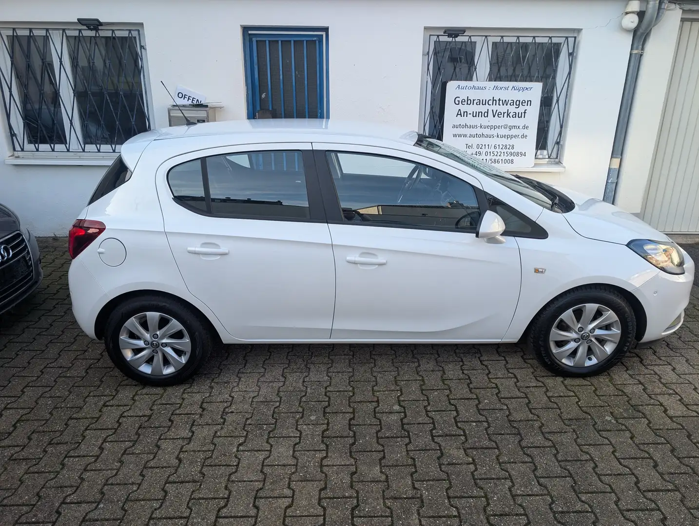 Opel Corsa Edition Automatik mit nur 17455 km Weiß - 1