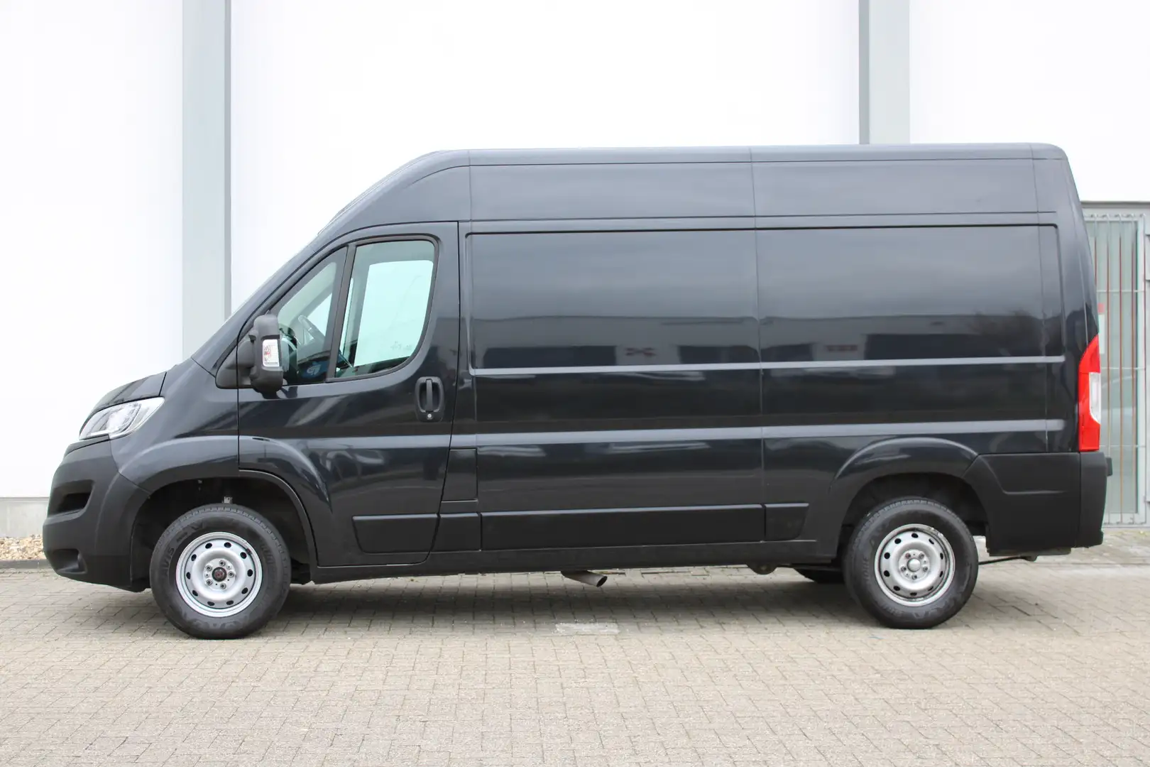 Opel Movano 2.2 CDTI 140 pk gvw 3500 L2H2 Edition | Achteruitr Zwart - 2