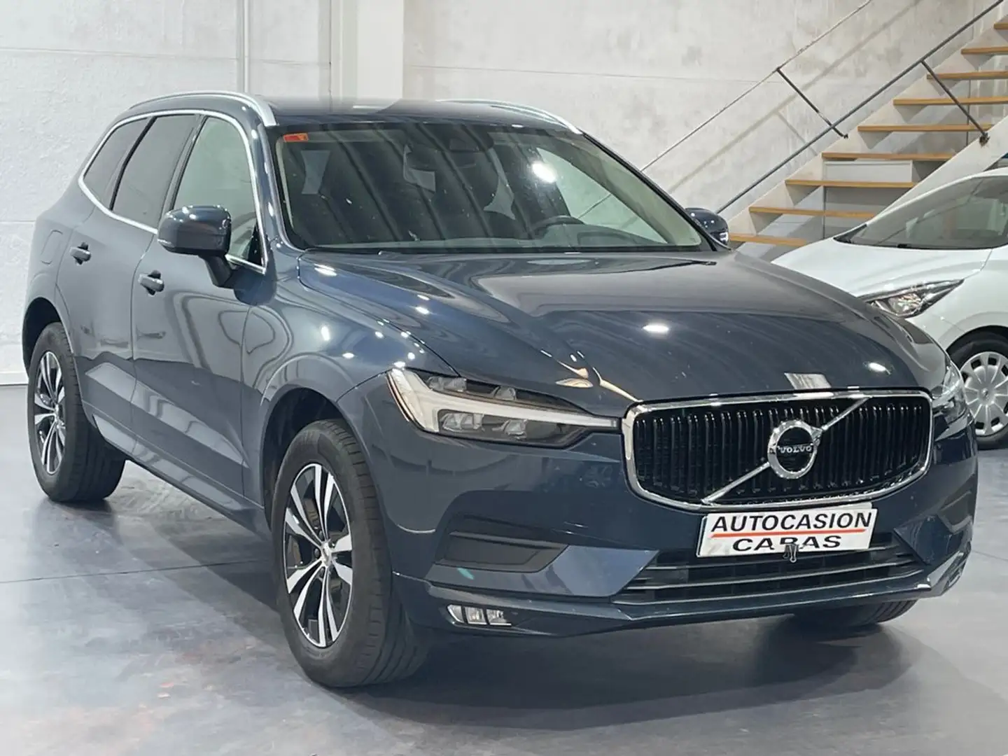 Volvo XC60 2.0 B4 D Momentum Pro Auto Azul - 2