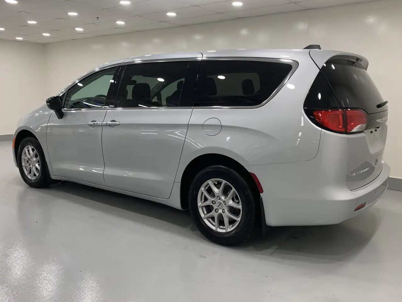 Chrysler Grand Caravan снимка Chrysler Grand Caravan