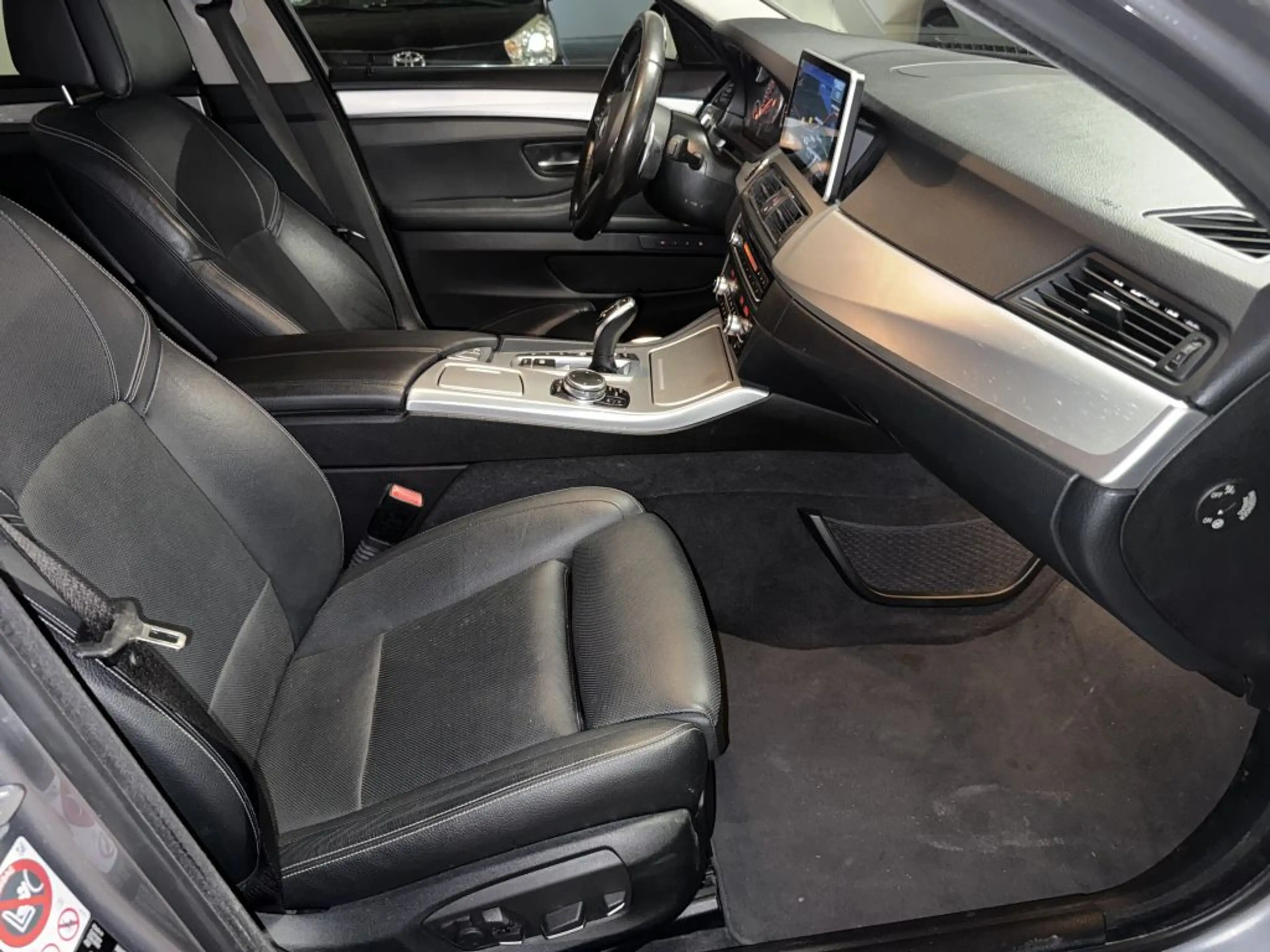 BMW 530 530d xDrive Touring Luxury Line Pano,HUD,TÜV neu — photo 9