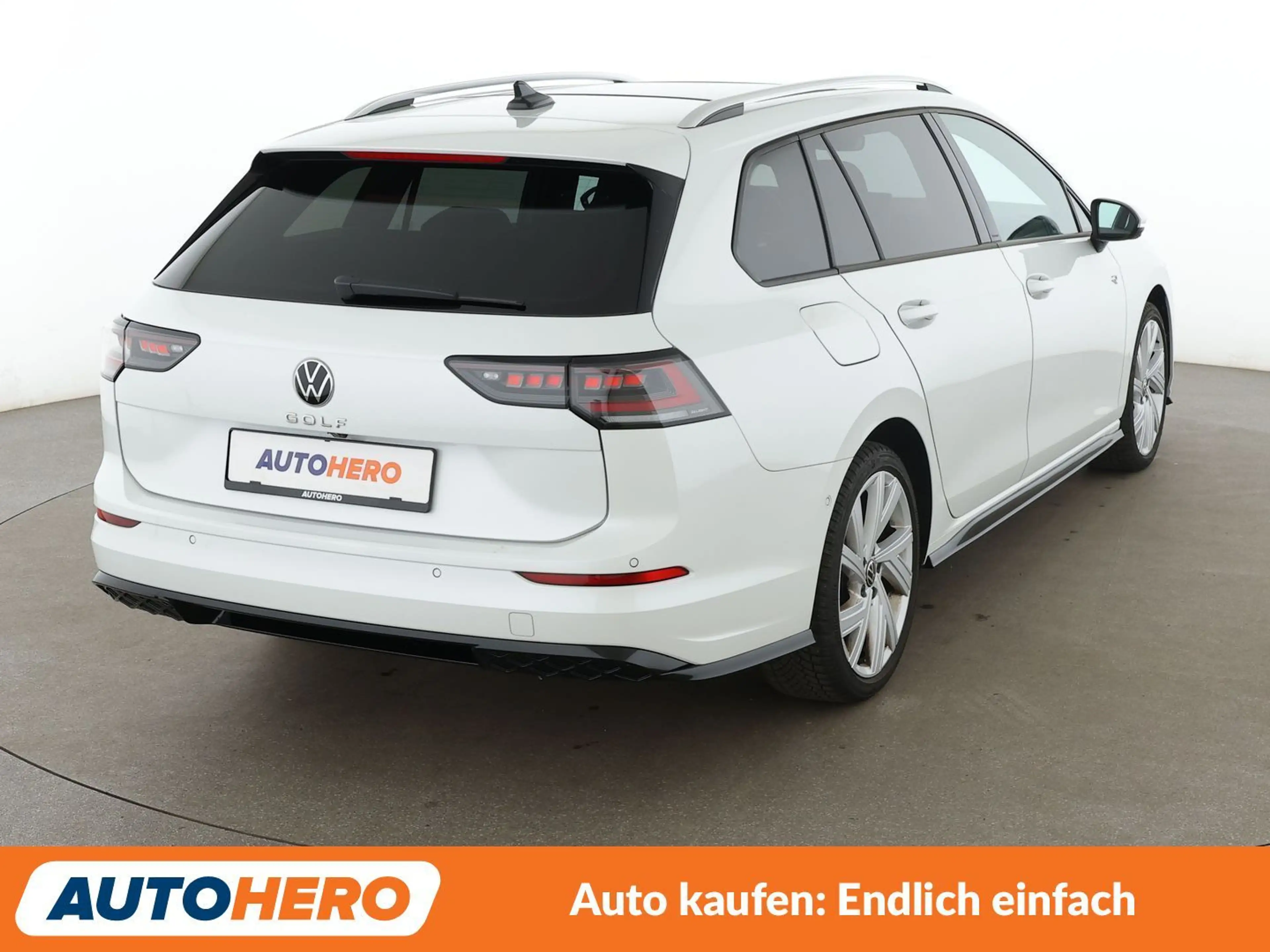 Volkswagen Golf 2.0 TDI R-Line Aut.*HUD*MATRIX*ACC*360*AHK*PANO* — photo 6