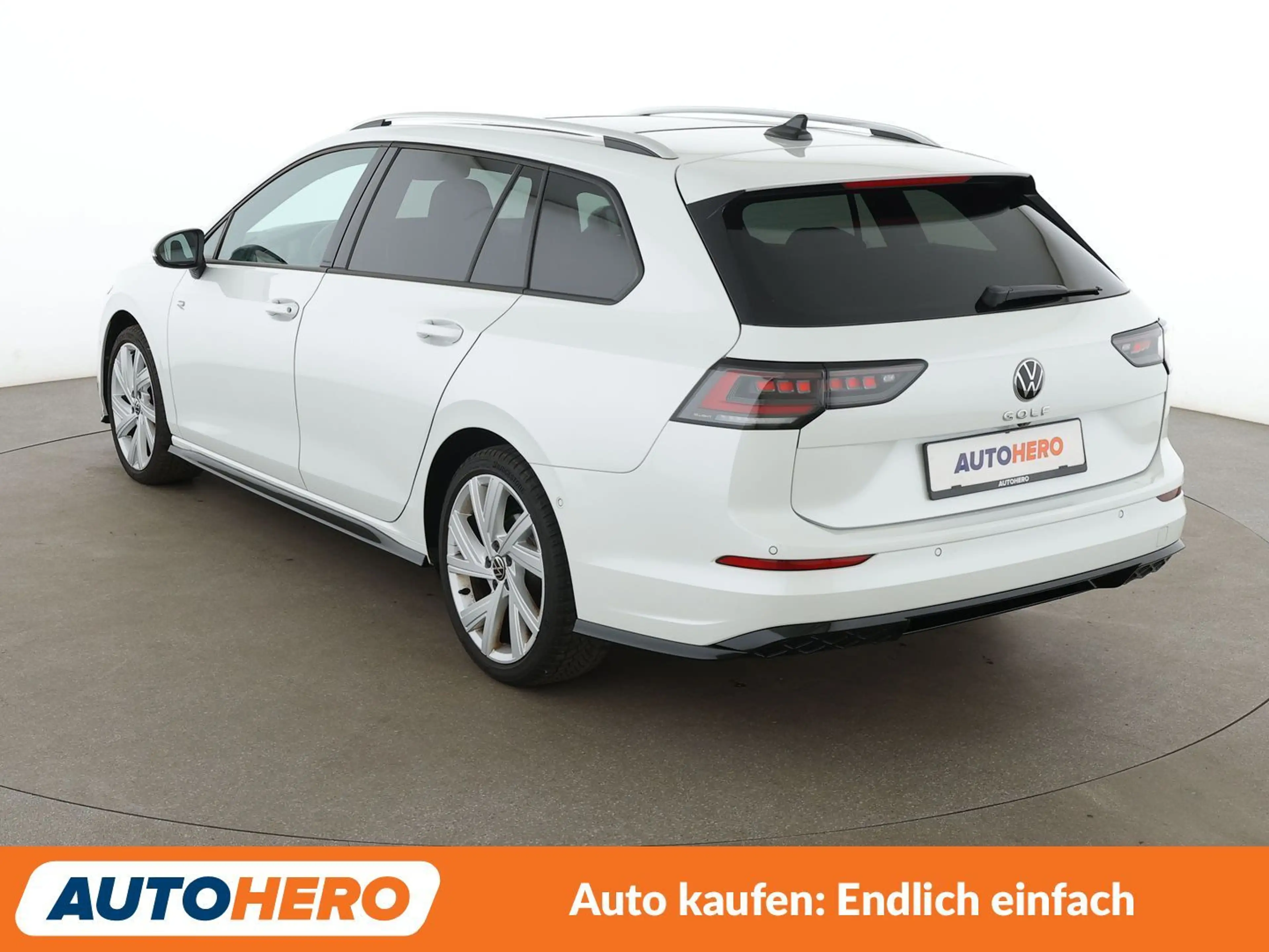 Volkswagen Golf 2.0 TDI R-Line Aut.*HUD*MATRIX*ACC*360*AHK*PANO* — photo 4