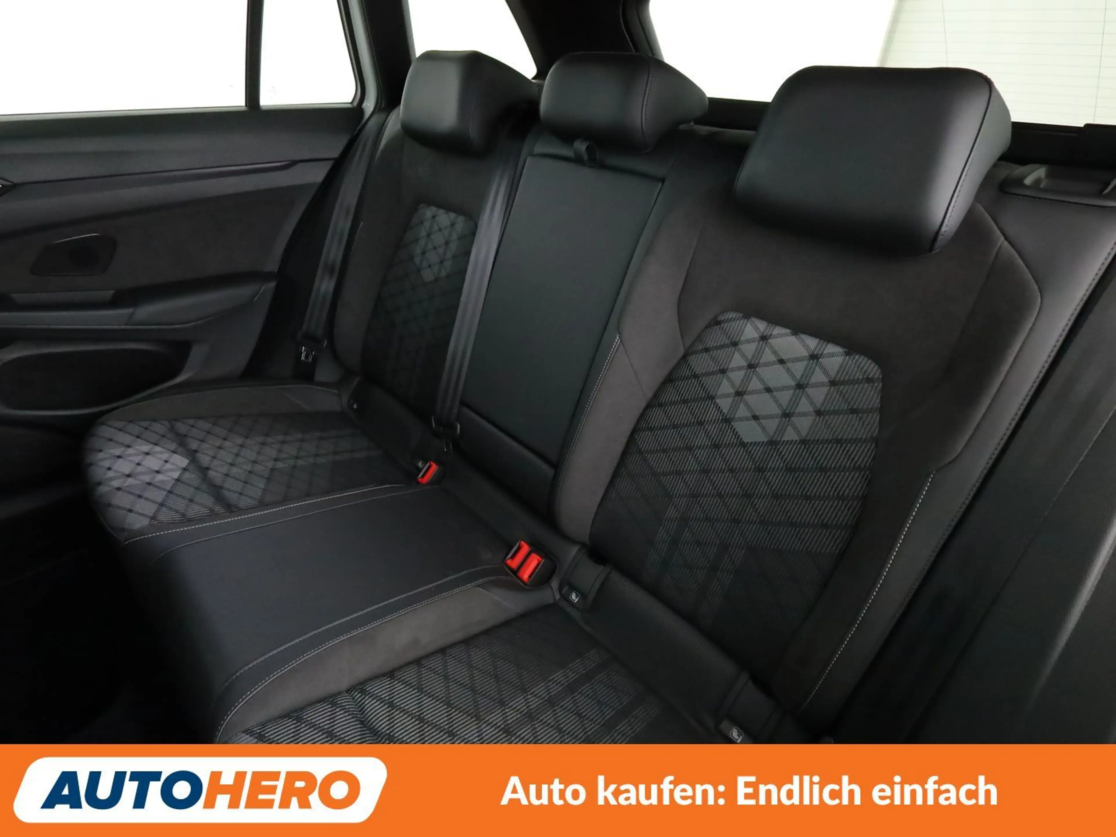 Volkswagen Golf 2.0 TDI R-Line Aut.*HUD*MATRIX*ACC*360*AHK*PANO* — photo 14
