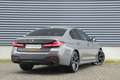 BMW 5 Serie Sedan 520i | High Executive / M Sportpakke Grijs - thumbnail 2