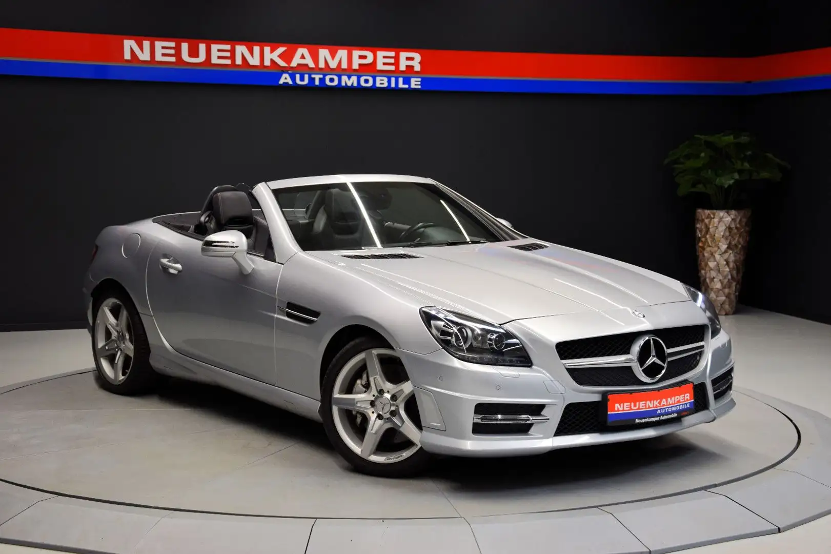 Mercedes-Benz SLK 200 AMG Autom Xenon Pano Navi Leder Ambi PDC Silber - 1