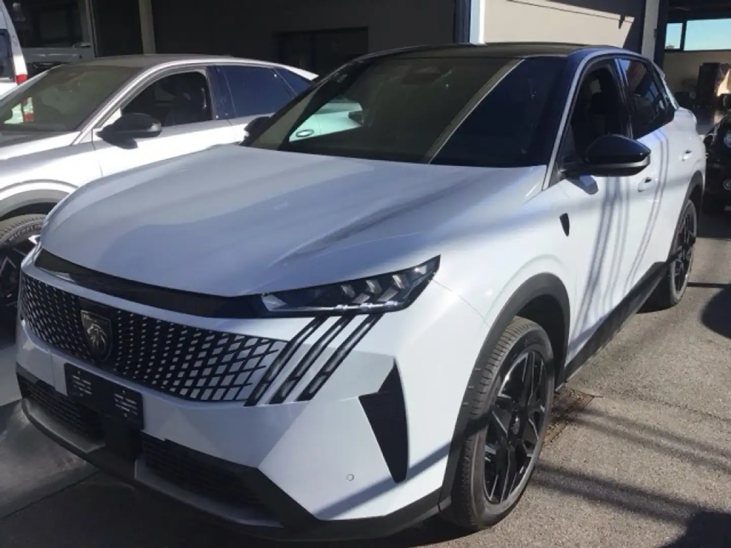 Peugeot 3008 Hybrid 145 e-DCS6 GT Weiß - 1