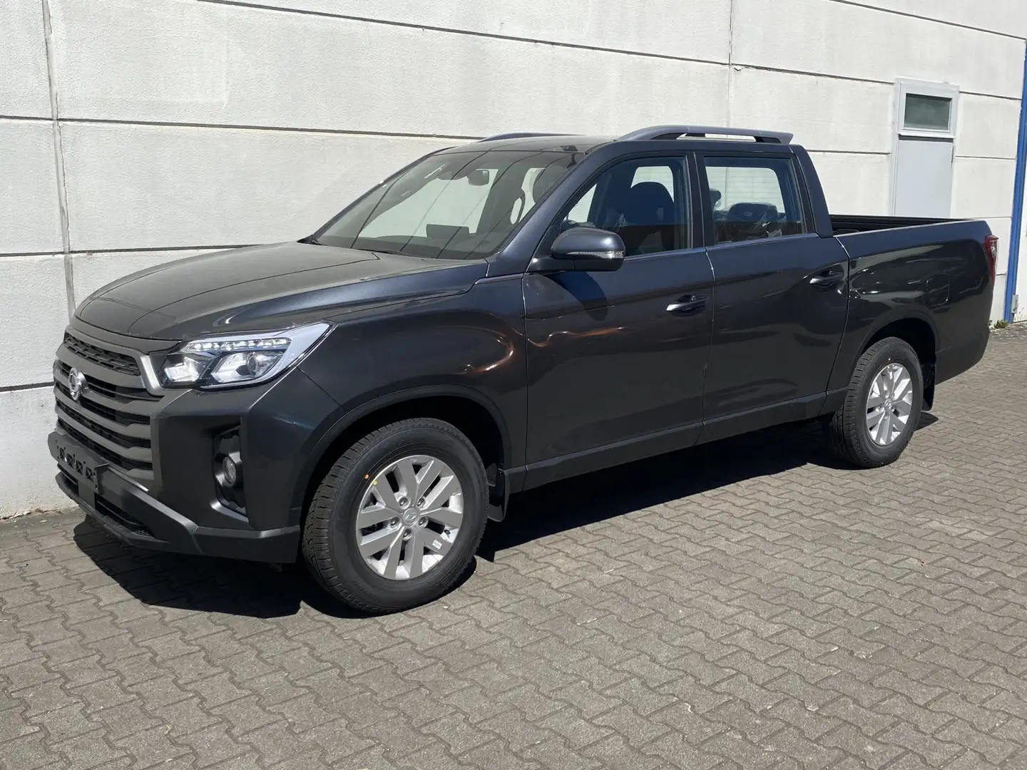 SsangYong Musso Musso Grand 2.2 E-XDI AT 4WD Core MY25 digi Cockpi Gris - 2