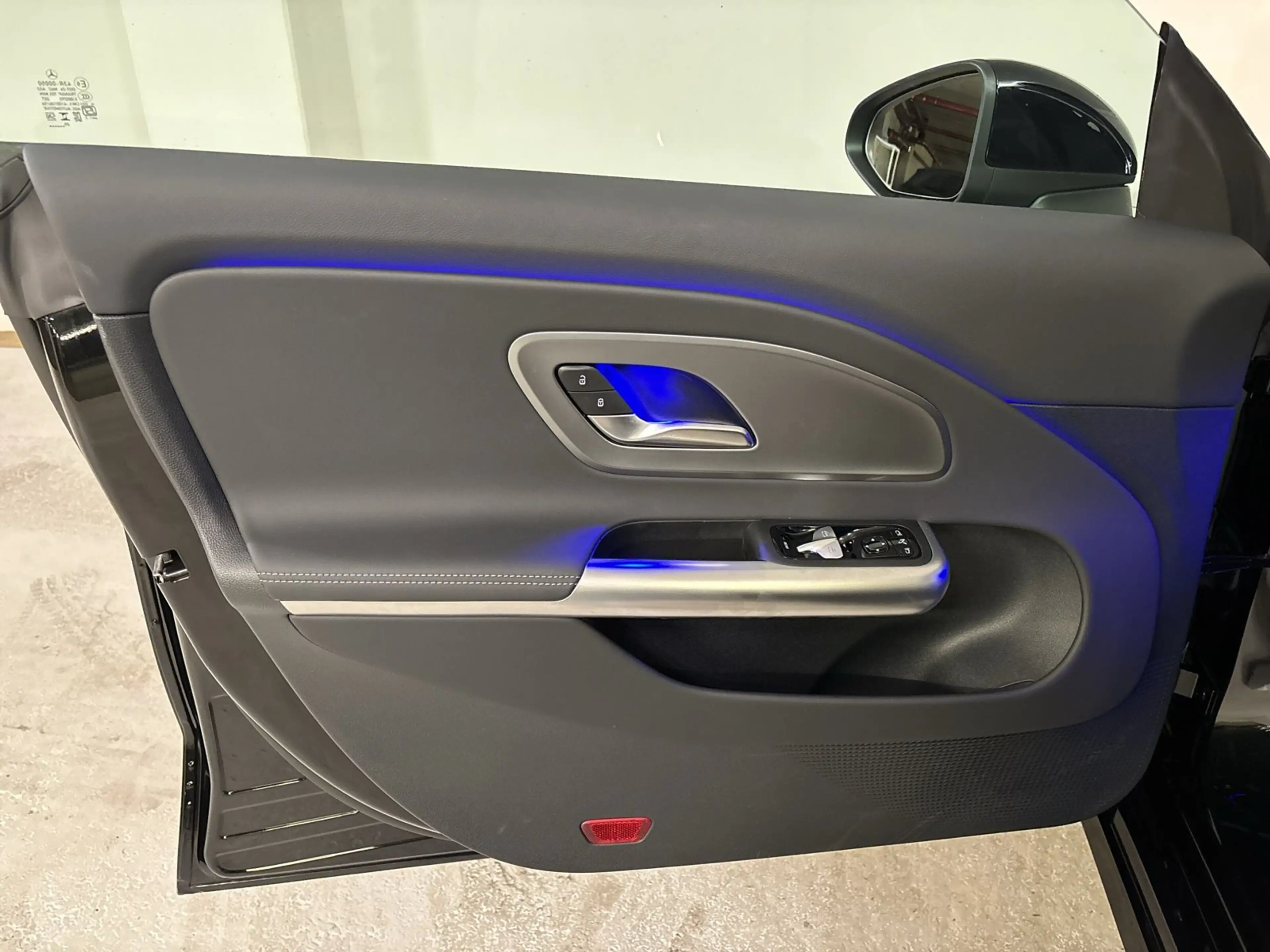 Mercedes-Benz CLA 250 + elektrisch SHZ Cam Xenon — photo 11