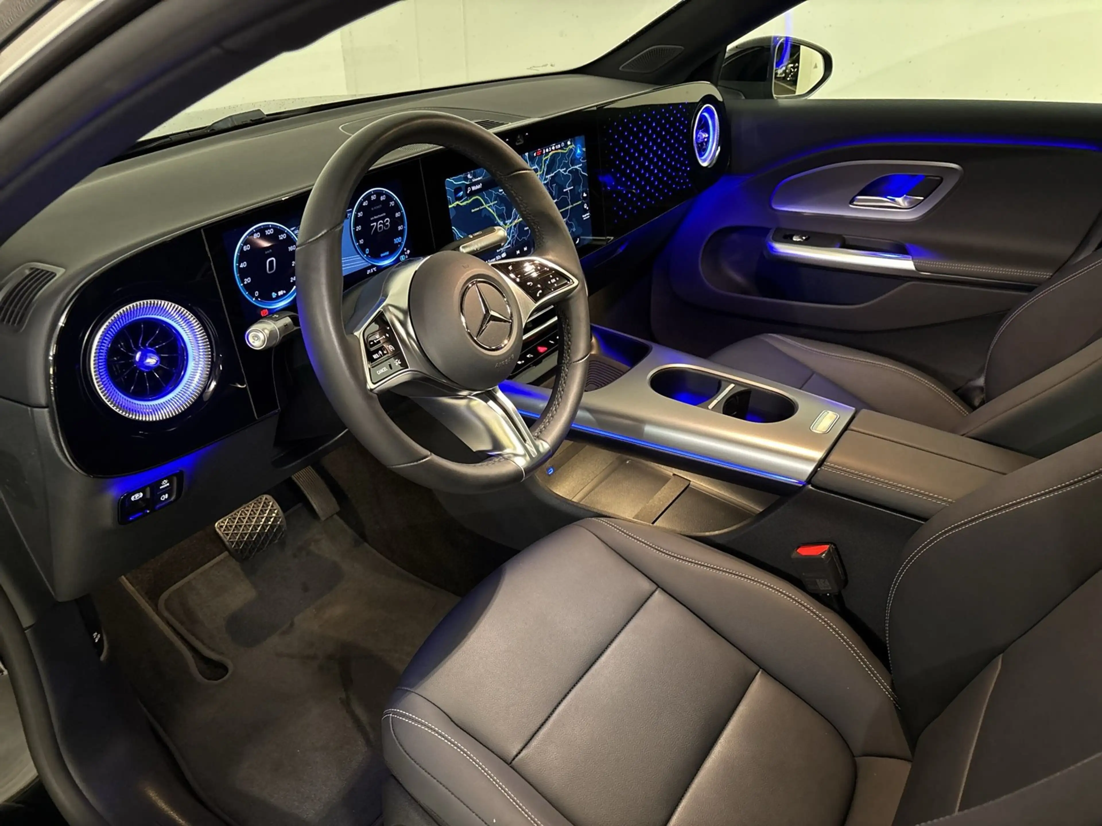 Mercedes-Benz CLA 250 + elektrisch SHZ Cam Xenon — photo 12