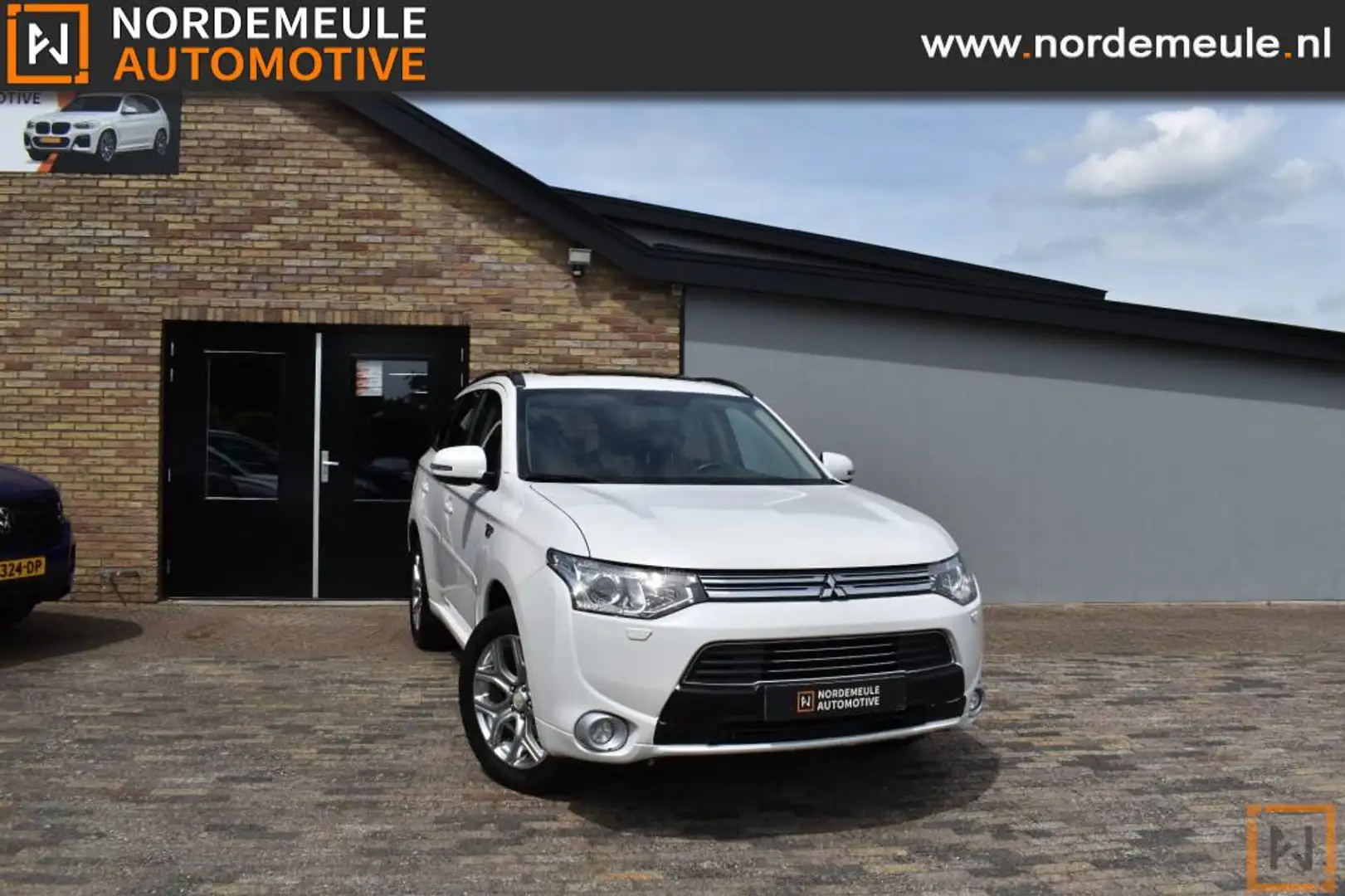 Mitsubishi Outlander 2.0 PHEV INSTYLE, Panorama, Leder, Cruise Wit - 1