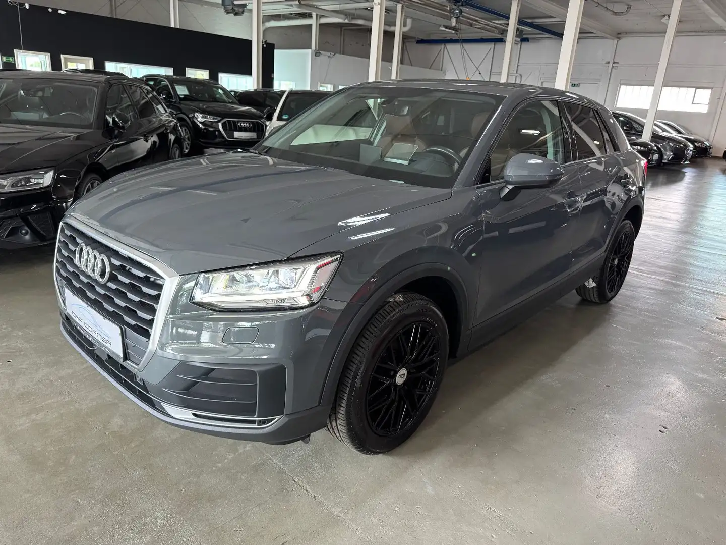 Audi Q2 S-TRONIC SPORT HUD LED LEDER BRAUN SONDERLACK Grau - 1