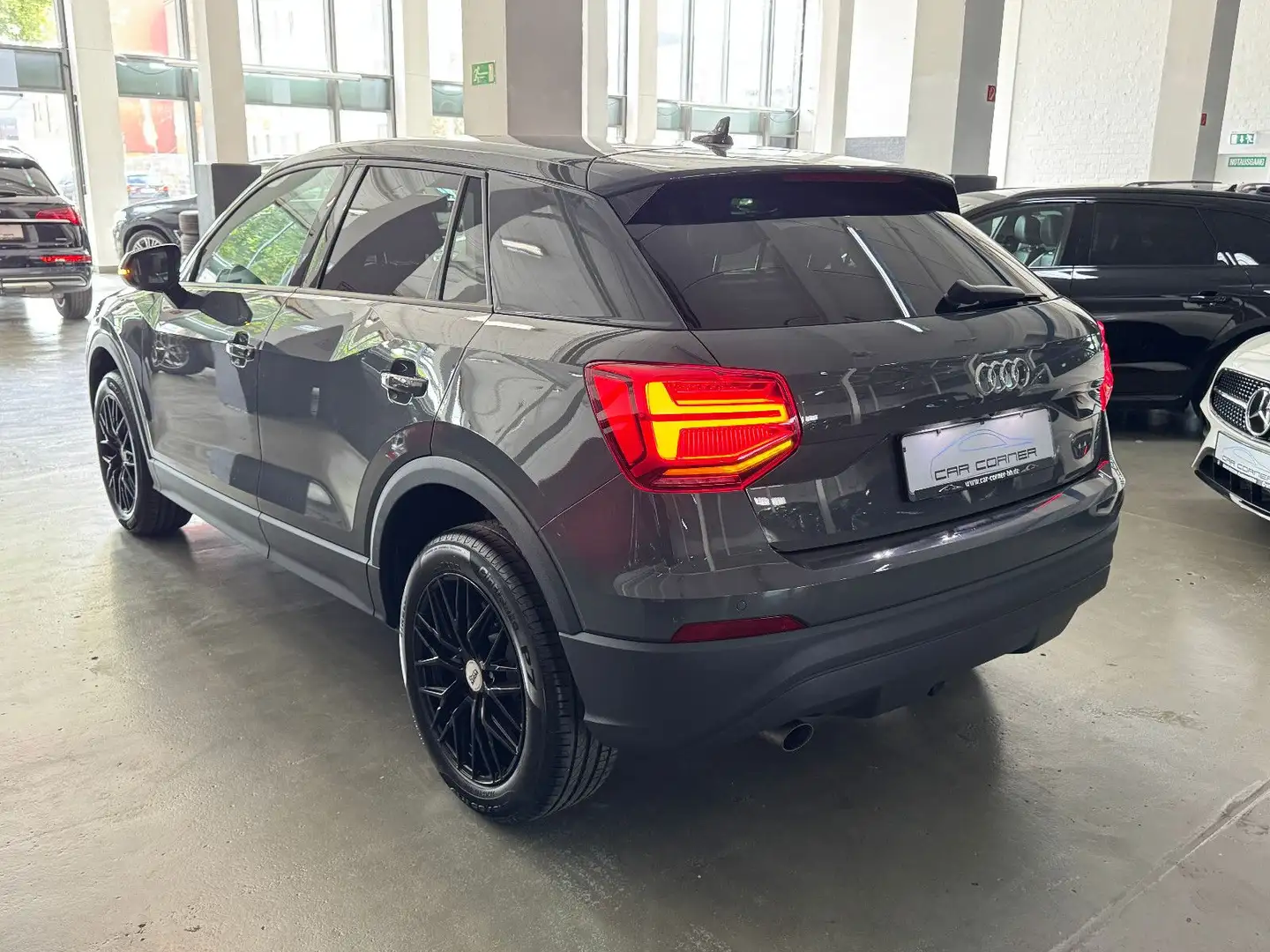 Audi Q2 S-TRONIC SPORT HUD LED LEDER BRAUN SONDERLACK Grau - 2