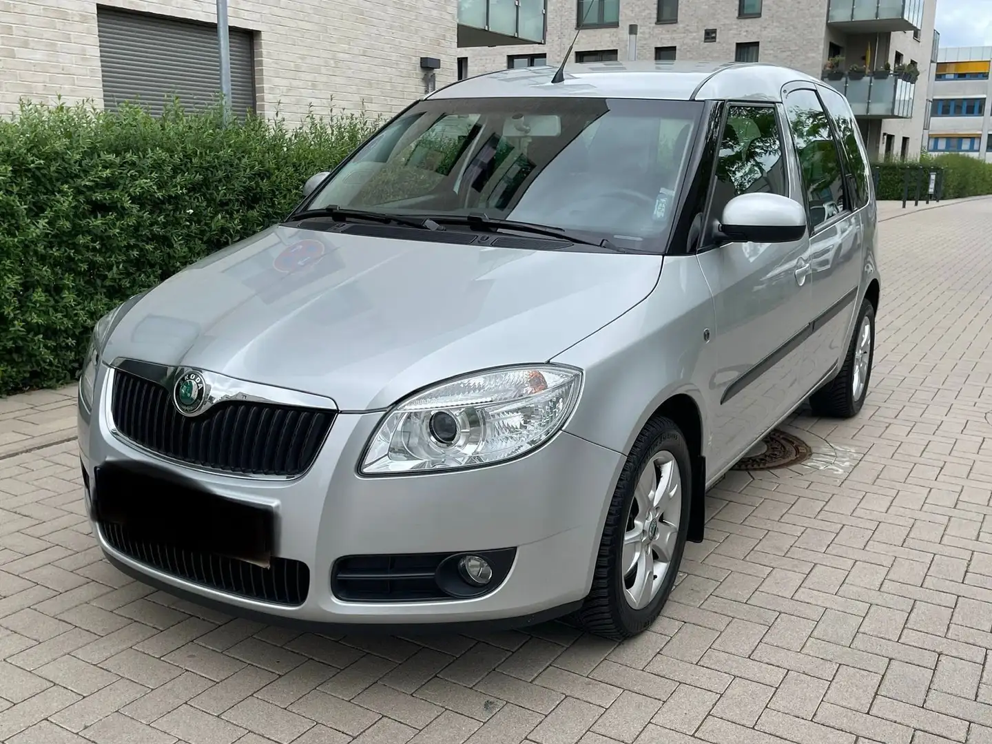 Skoda Roomster 1.6 16V Comfort Tiptronic Silber - 1
