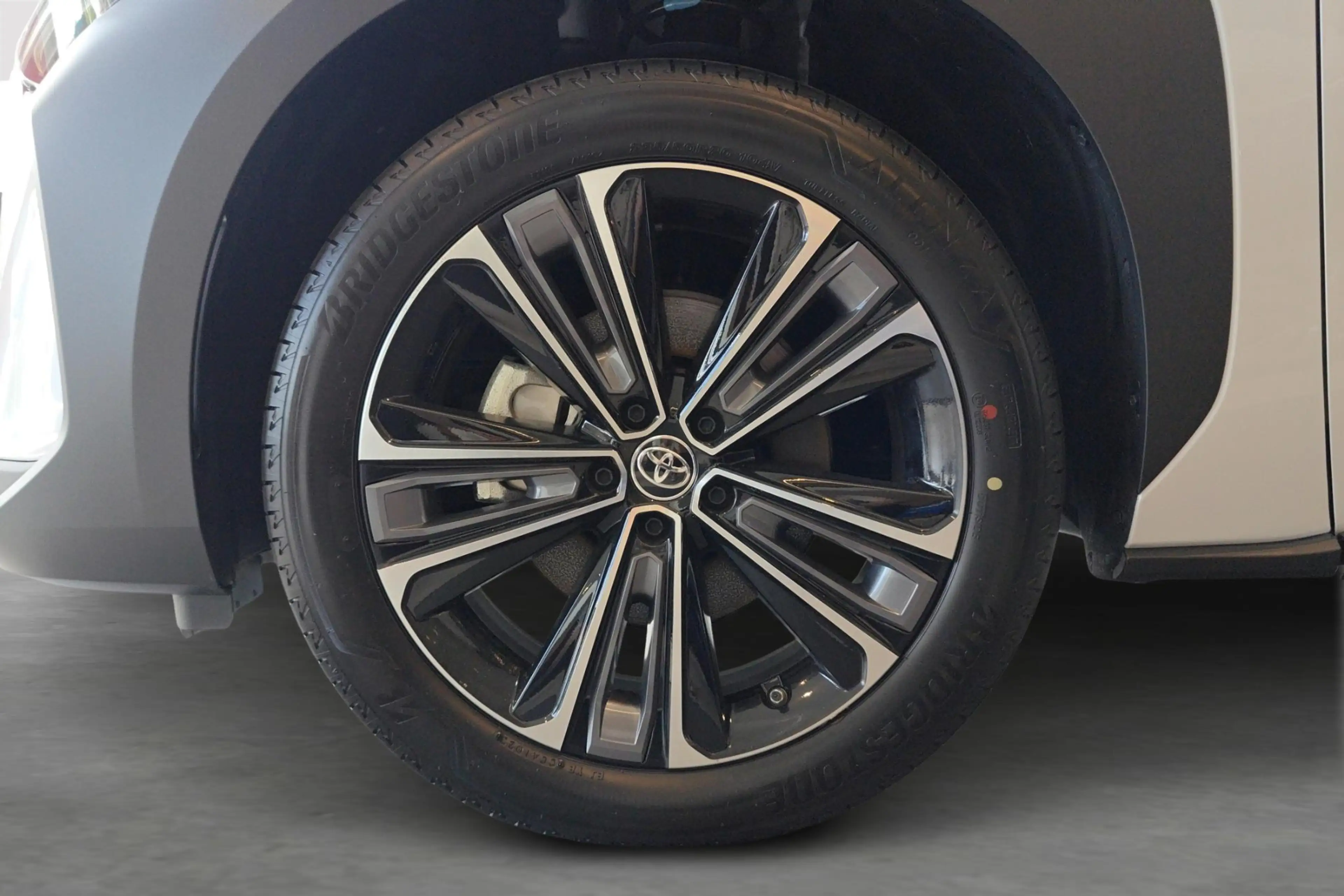 Toyota bZ4X 71.4 kWh 2WD Style Plus — photo 11