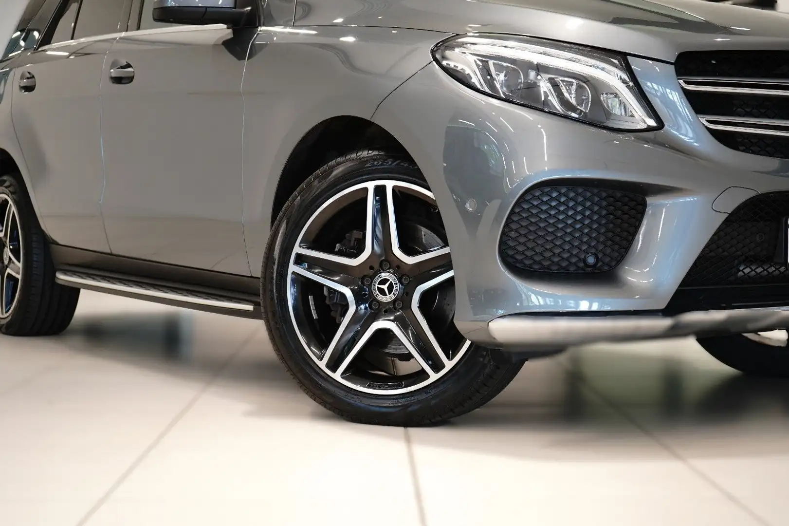 Mercedes-Benz GLE 350 |AMG|DISTR||360°|PANO|ANHÄNGER|STANDHEIZ| Grijs - 2