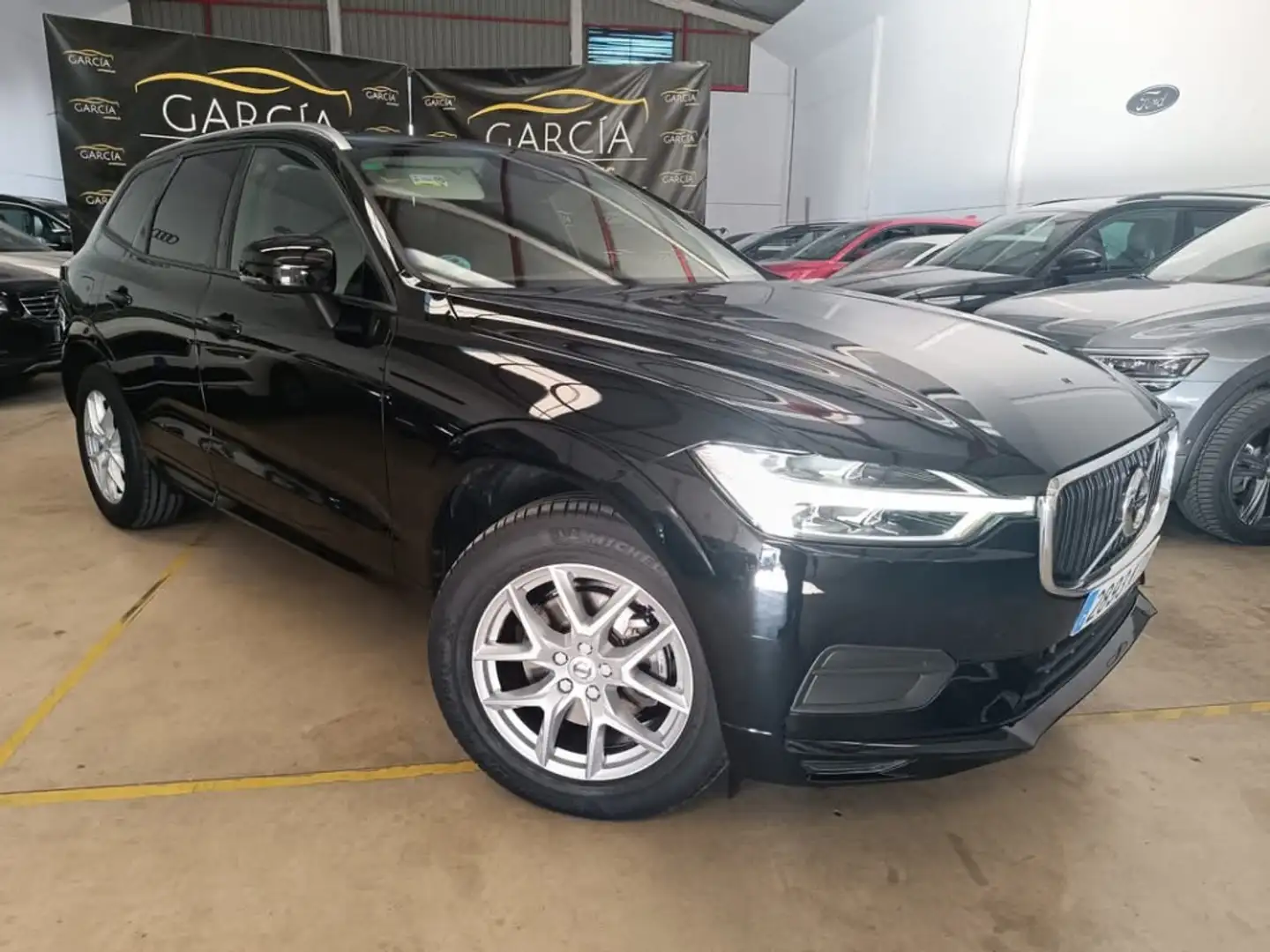 Volvo XC60 D4 Momentum Aut. Negro - 1