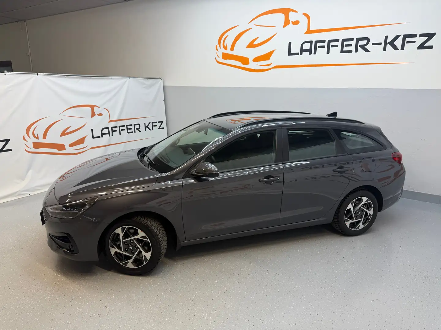 Hyundai i30 Kombi 1,5 DPI Go! Plus KLIMAAUTO LENKHZG RFK Grau - 2