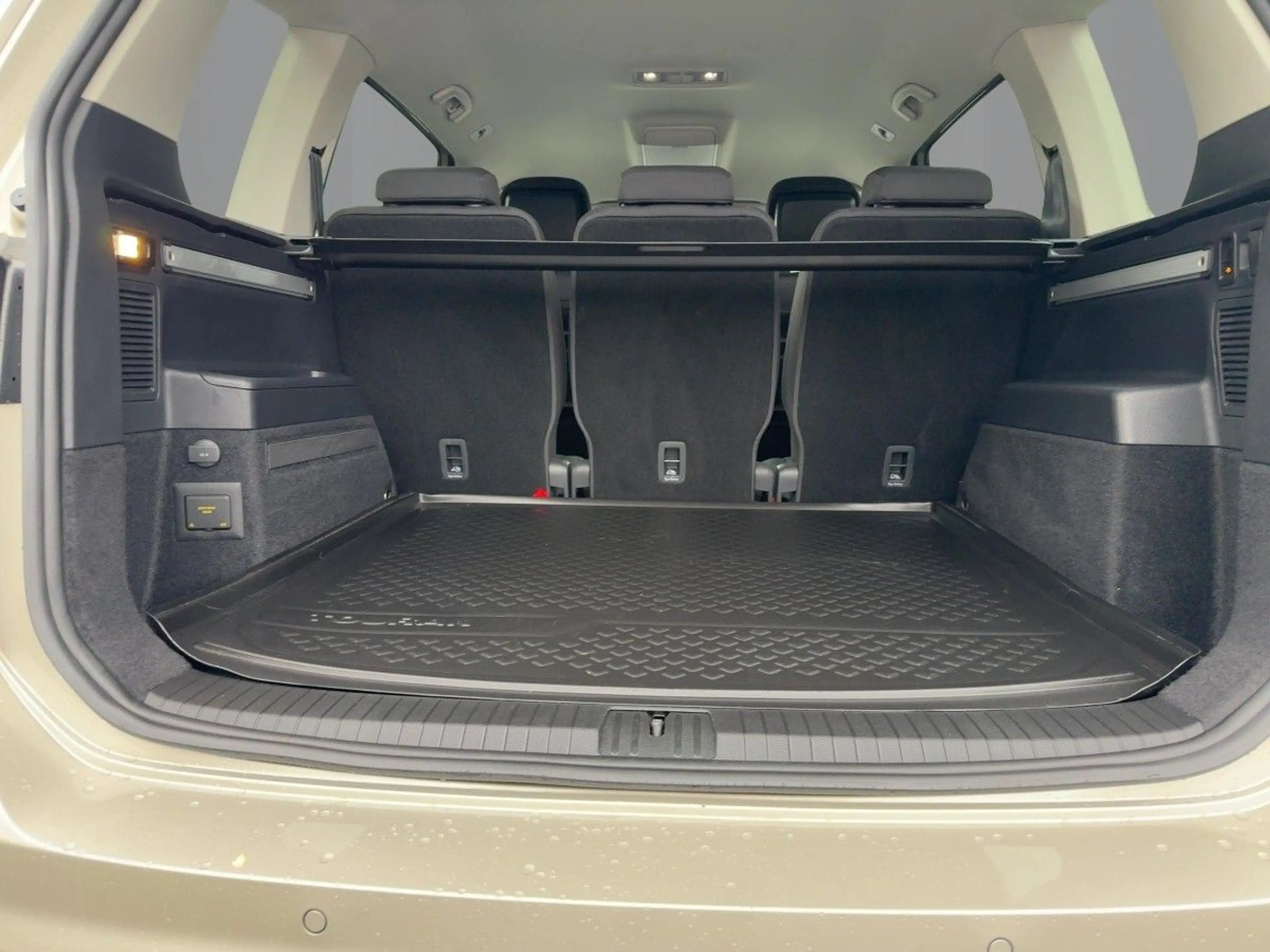 Volkswagen Touran 1.5 TSI Highline DSG LED AHK Kamera Massa — photo 8