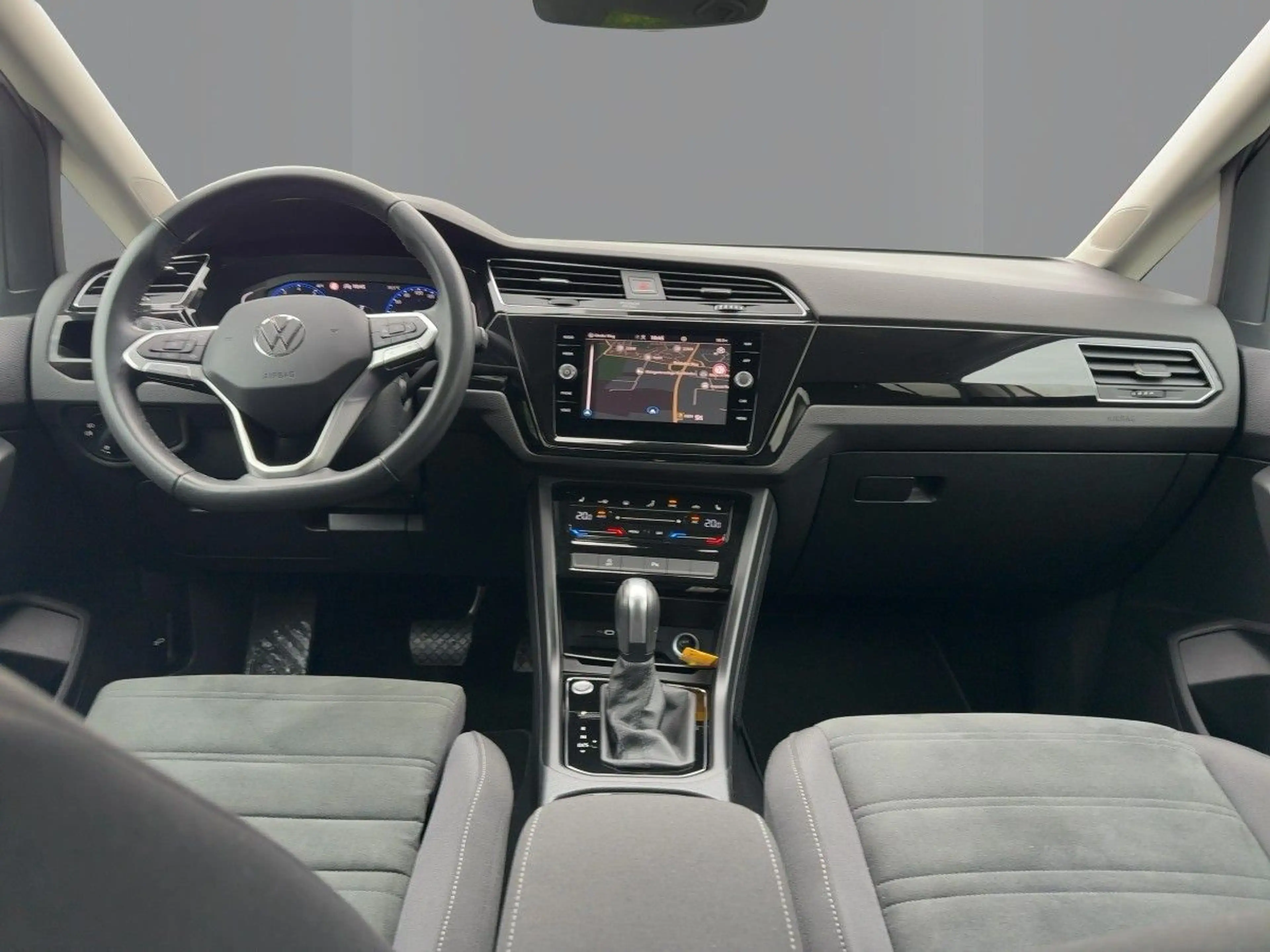 Volkswagen Touran 1.5 TSI Highline DSG LED AHK Kamera Massa — photo 12