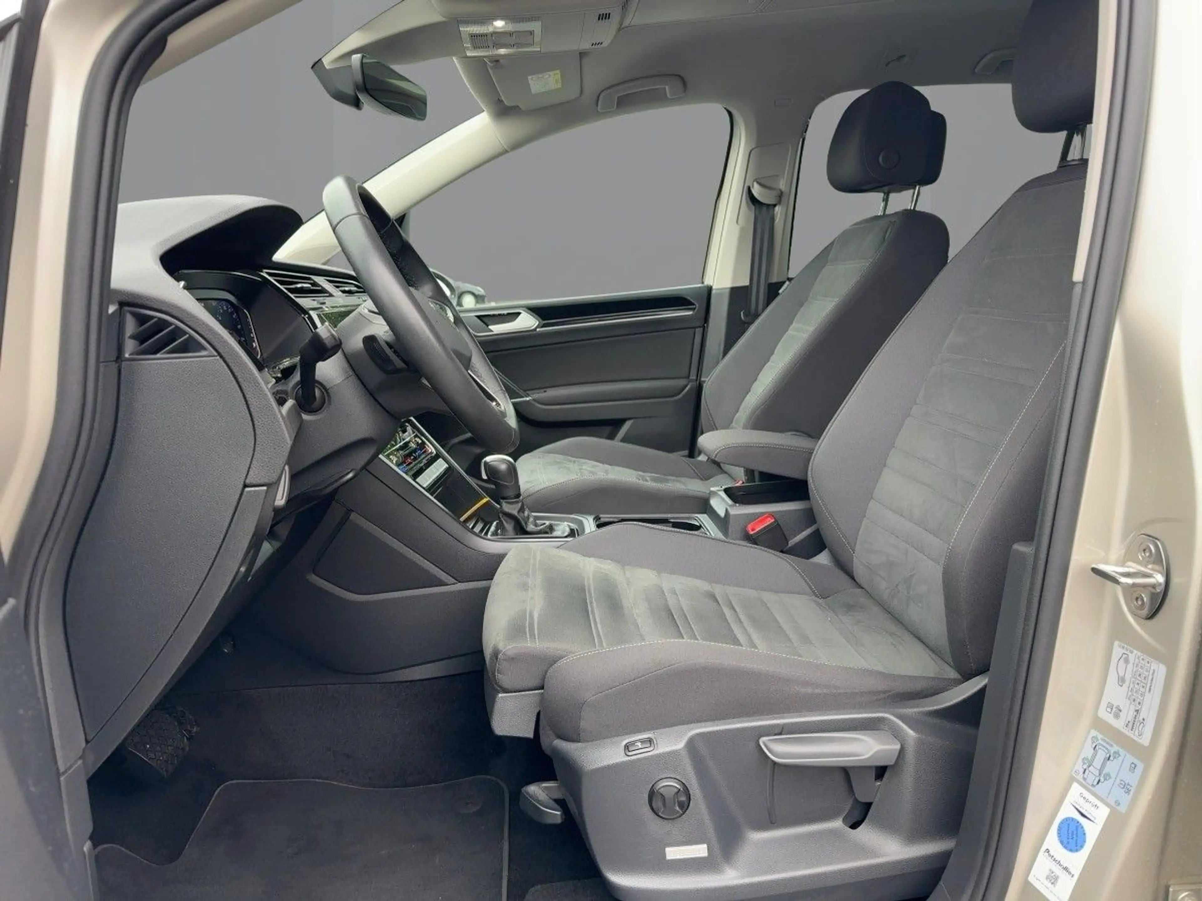 Volkswagen Touran 1.5 TSI Highline DSG LED AHK Kamera Massa — photo 9