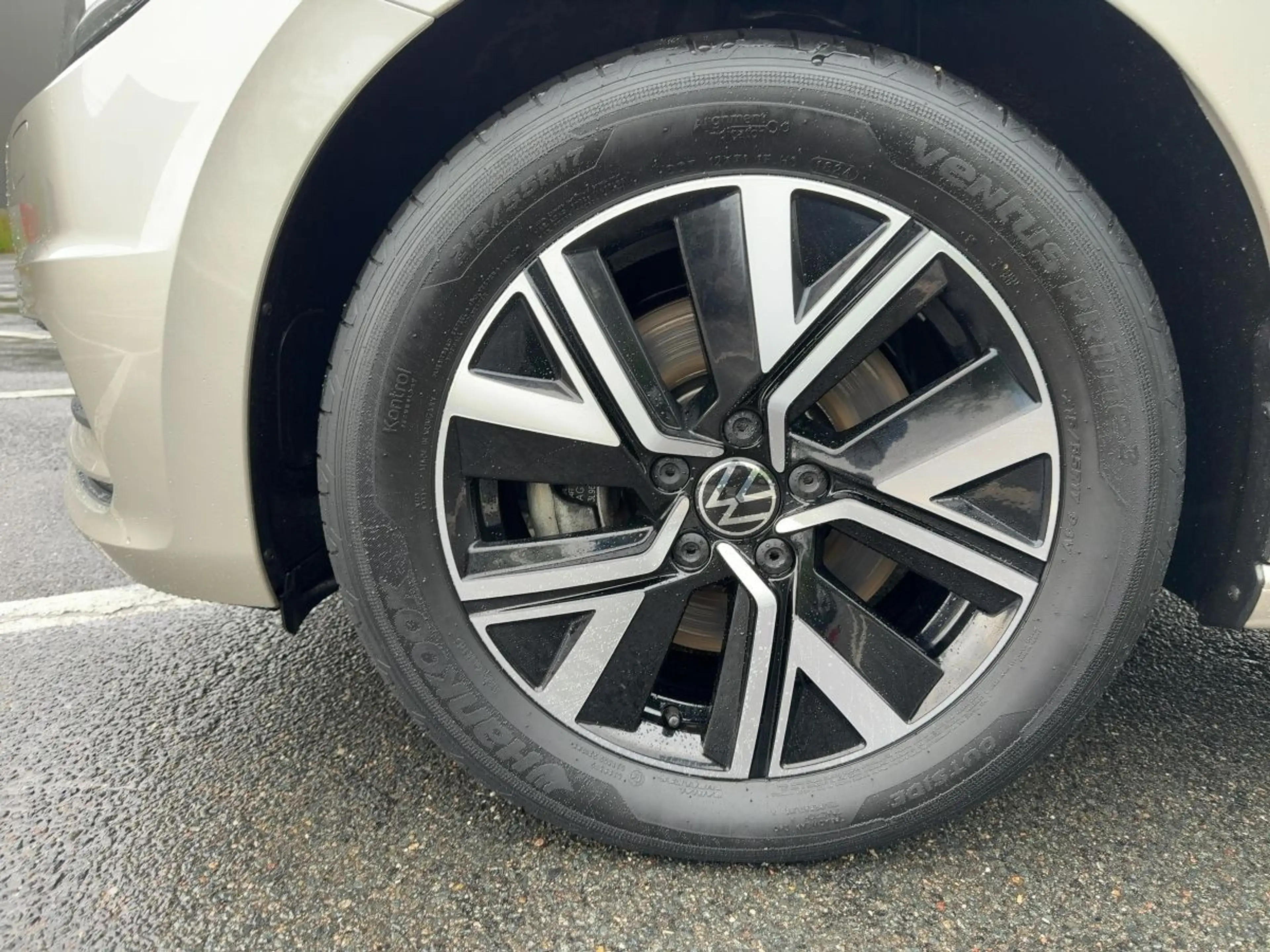 Volkswagen Touran 1.5 TSI Highline DSG LED AHK Kamera Massa — photo 15