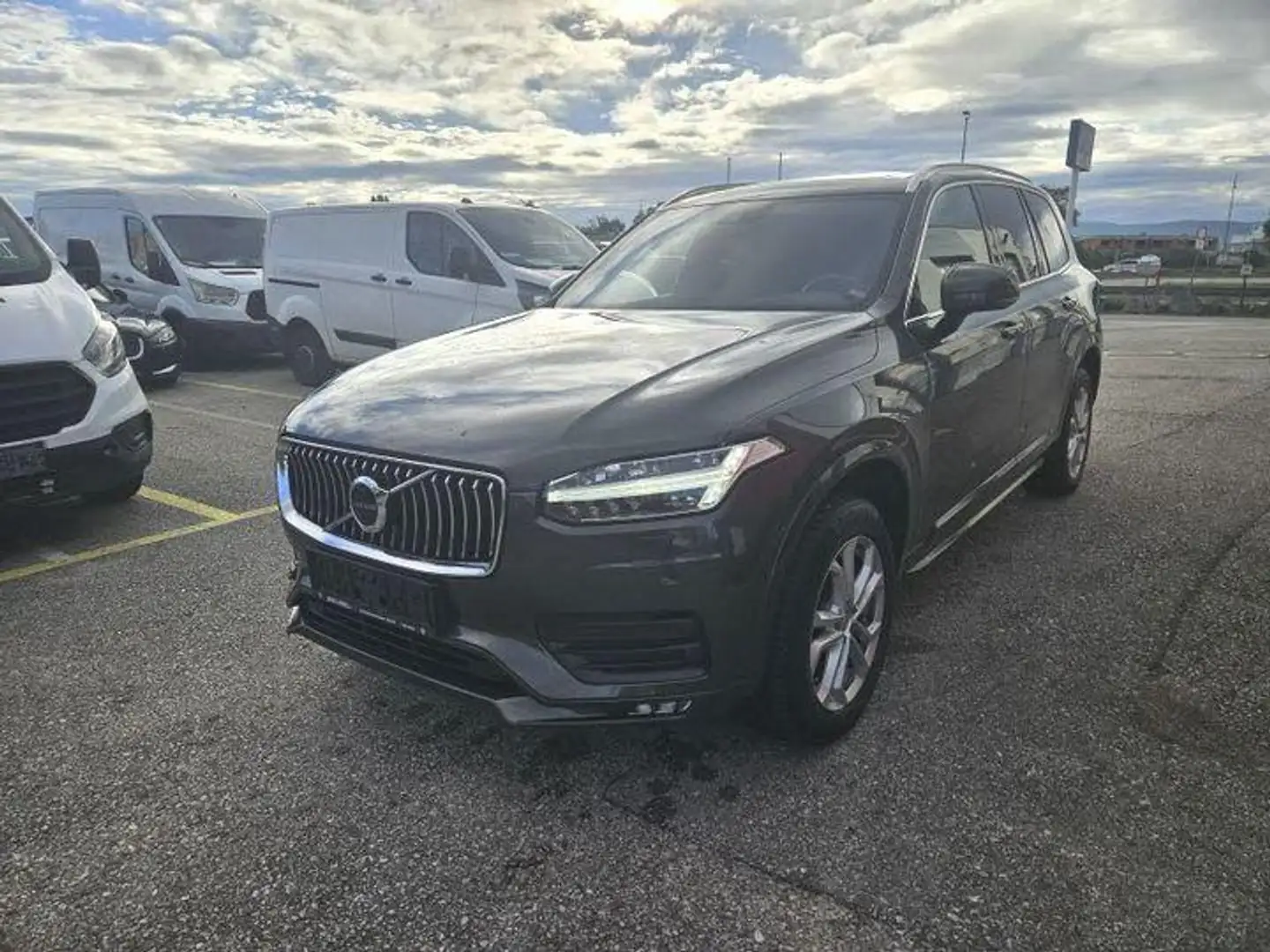 Volvo XC90 Momentum Pro MEM*AHK*ACC*LED*STHZ*KAM*PANO Gris - 1
