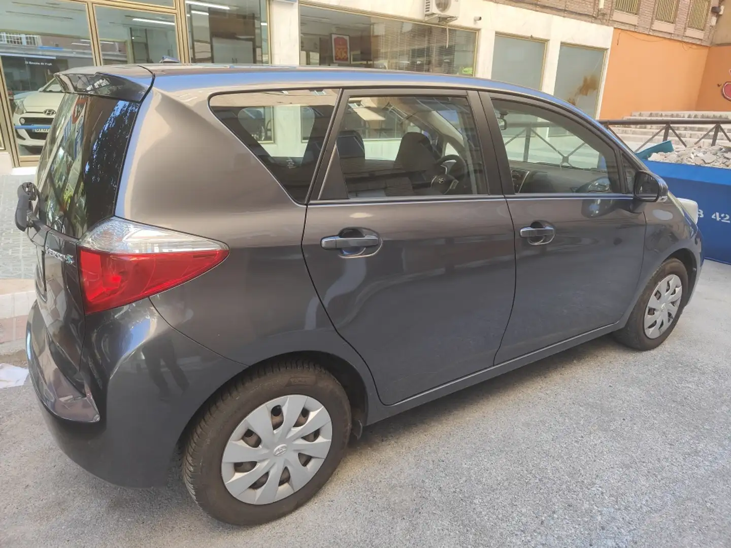 Toyota Verso 1.6 Active 130 5pl. Szürke - 2