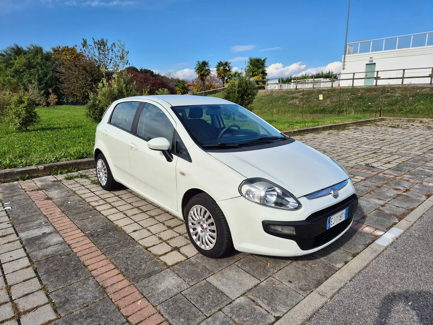 Fiat Punto Evo Fiat Punto Evo 1.4 5p MyLife S&S Dualogic 150° Bianco - 1