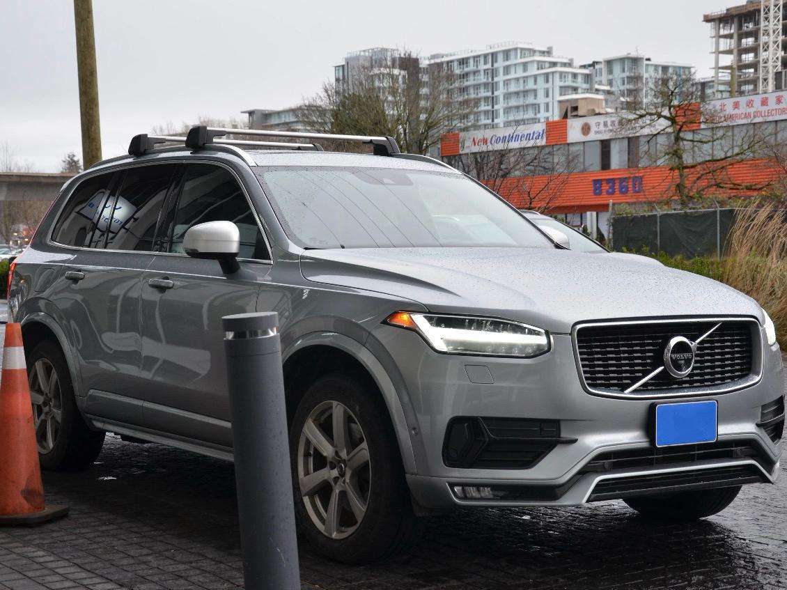 2018 Volvo XC90 R-Design alt 2