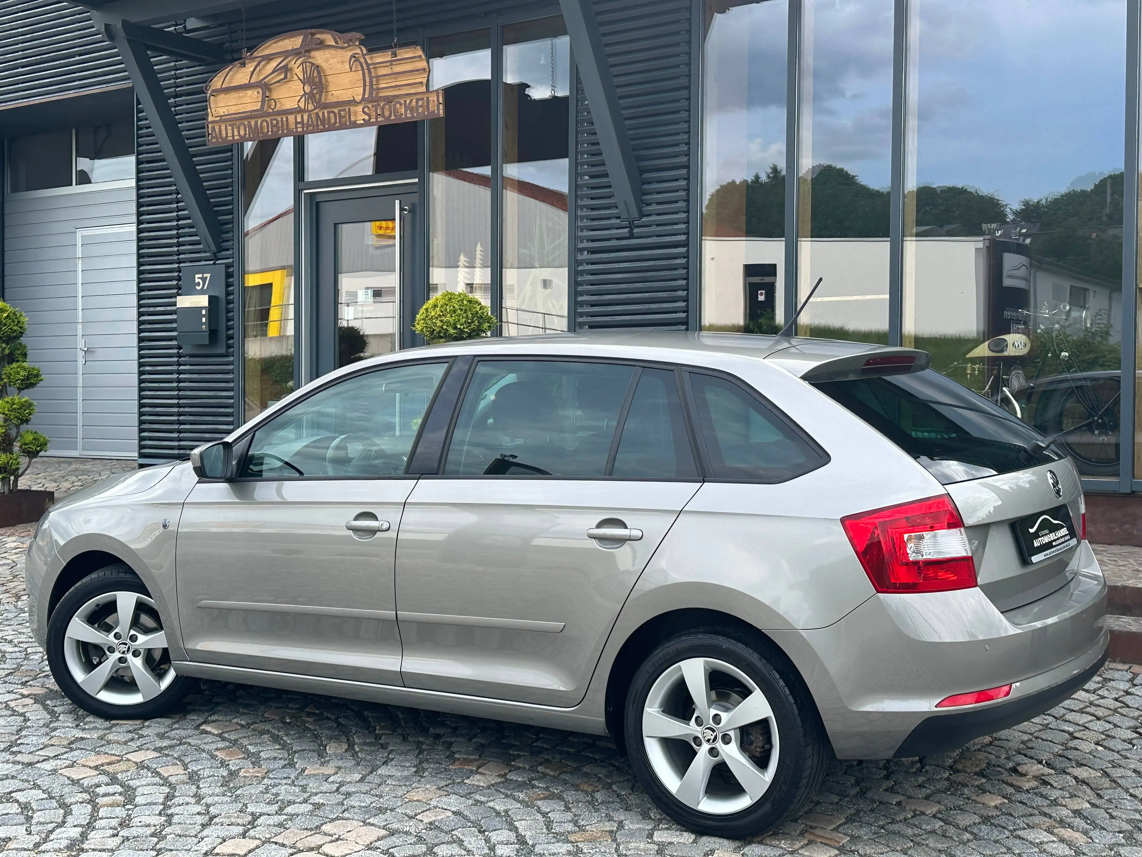Skoda Rapid/Spaceback 1.2 TSI Spaceback Drive +LED+PDC+SITZHEIZUNG+GARA+ — photo 2
