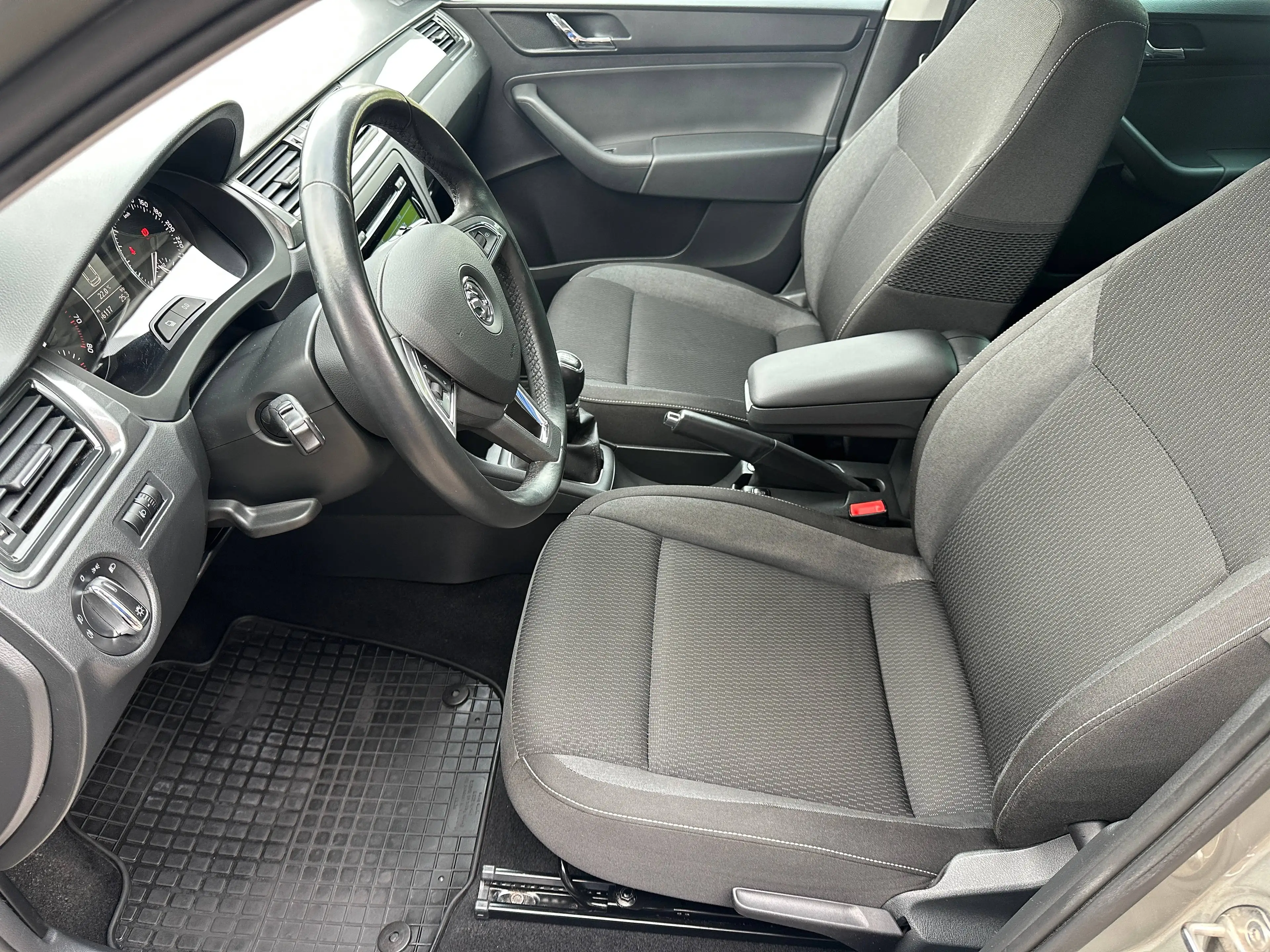 Skoda Rapid/Spaceback 1.2 TSI Spaceback Drive +LED+PDC+SITZHEIZUNG+GARA+ — photo 7