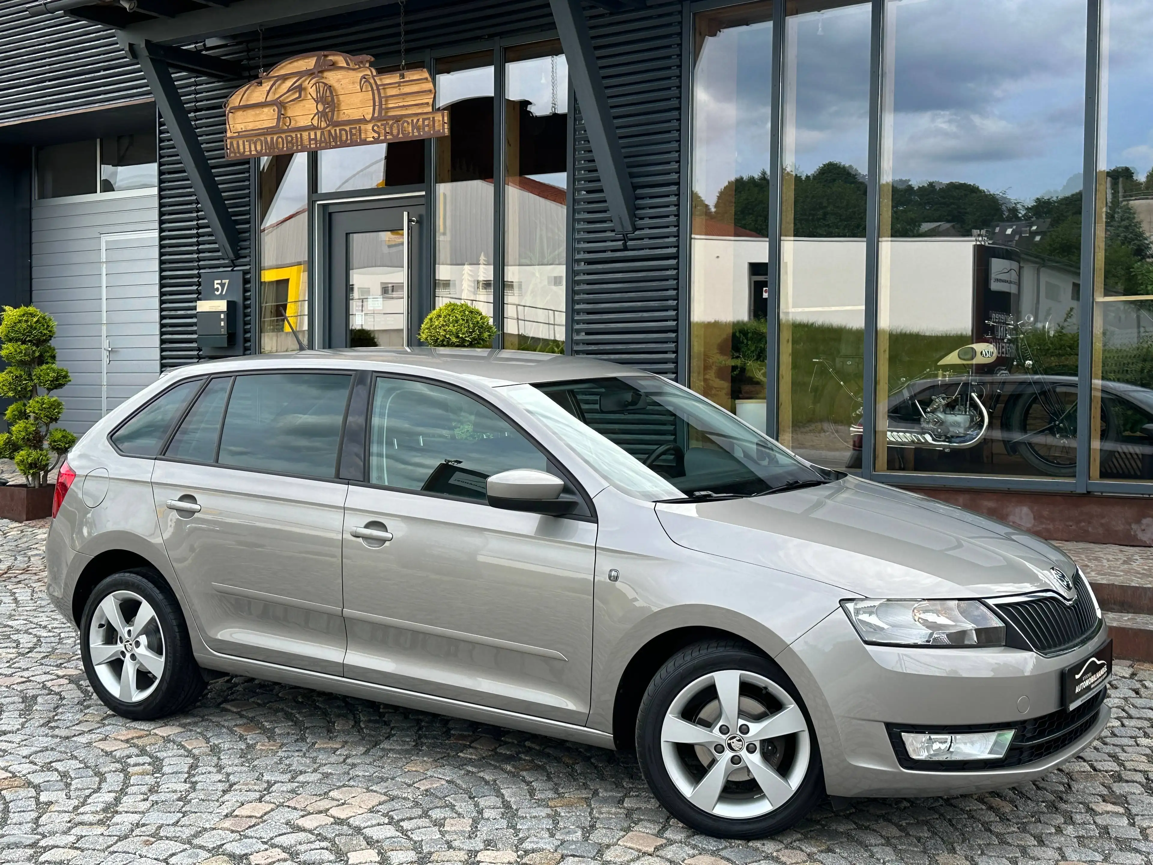 Skoda Rapid/Spaceback 1.2 TSI Spaceback Drive +LED+PDC+SITZHEIZUNG+GARA+ — photo 4
