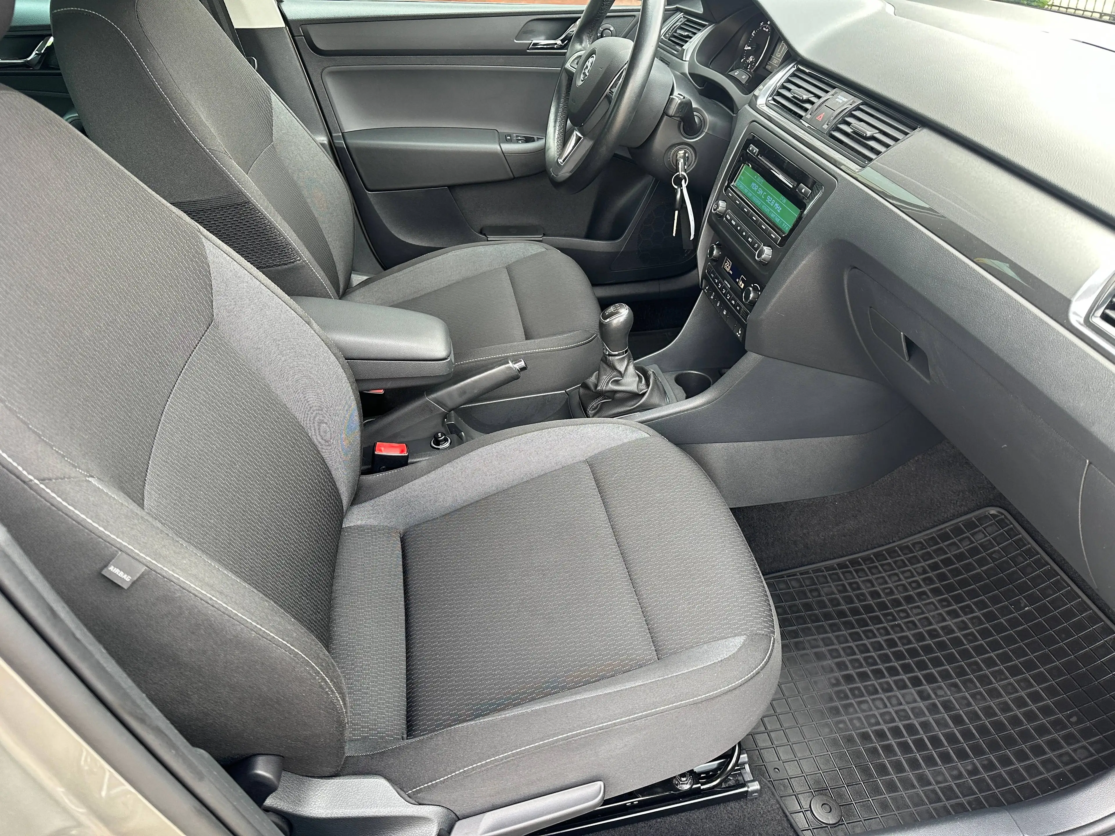 Skoda Rapid/Spaceback 1.2 TSI Spaceback Drive +LED+PDC+SITZHEIZUNG+GARA+ — photo 9