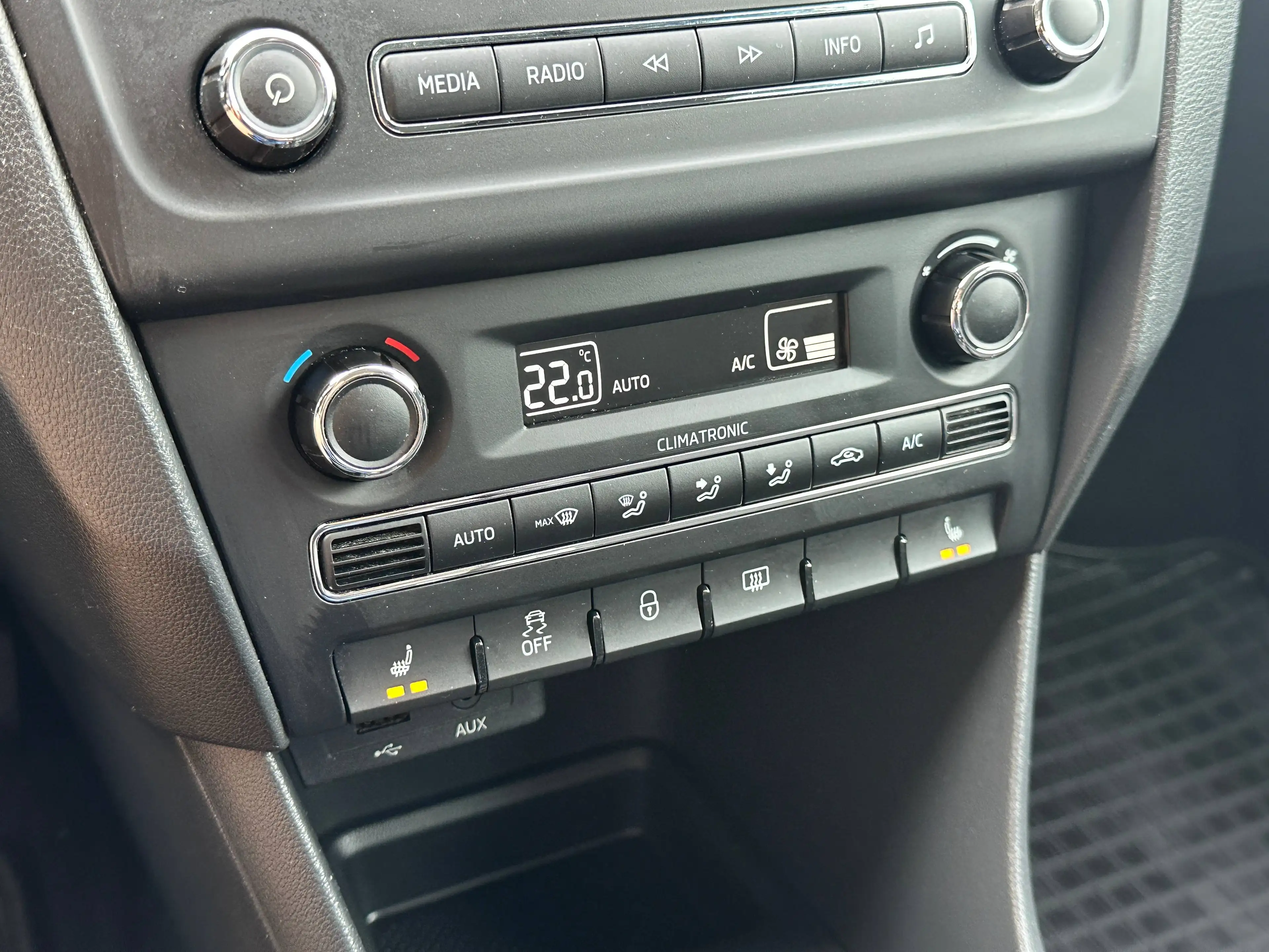 Skoda Rapid/Spaceback 1.2 TSI Spaceback Drive +LED+PDC+SITZHEIZUNG+GARA+ — photo 12