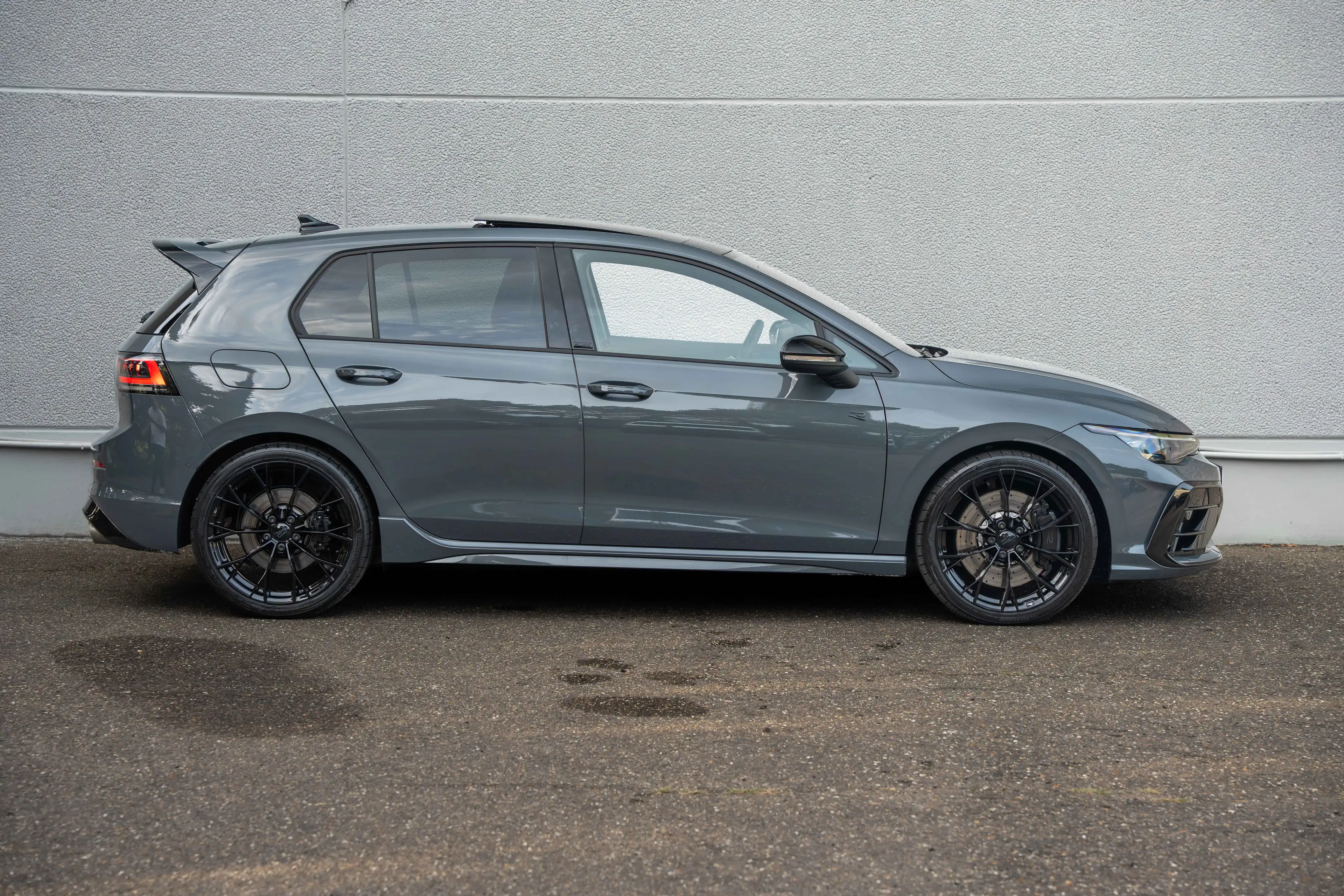 Volkswagen Golf R 4MOTION 'Black Edition' PANO/MATRIX/AKRAPOVIC/ACC/CAMERA/H&K/19" — photo 9