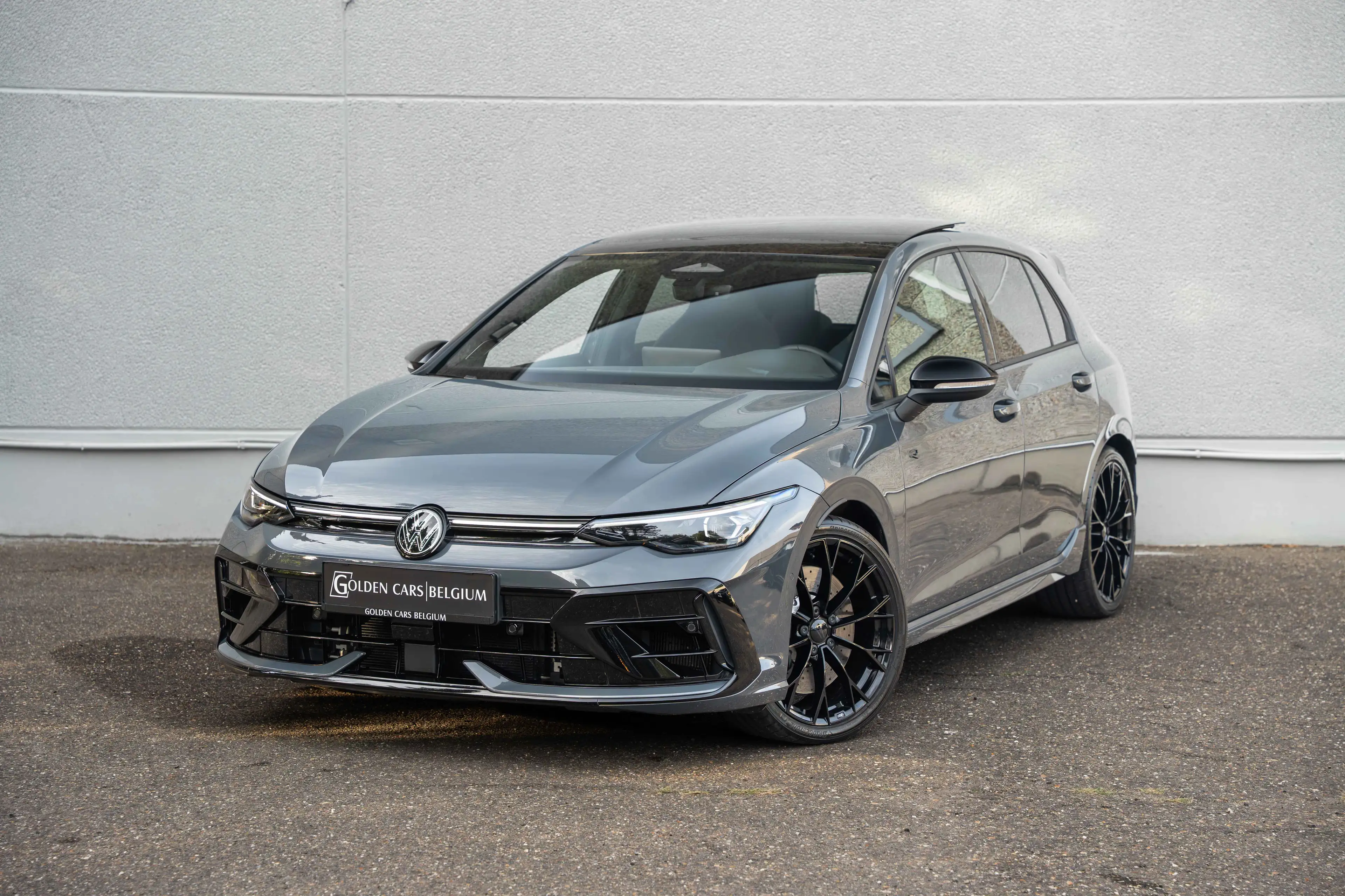 Volkswagen Golf R 4MOTION 'Black Edition' PANO/MATRIX/AKRAPOVIC/ACC/CAMERA/H&K/19" — photo 4