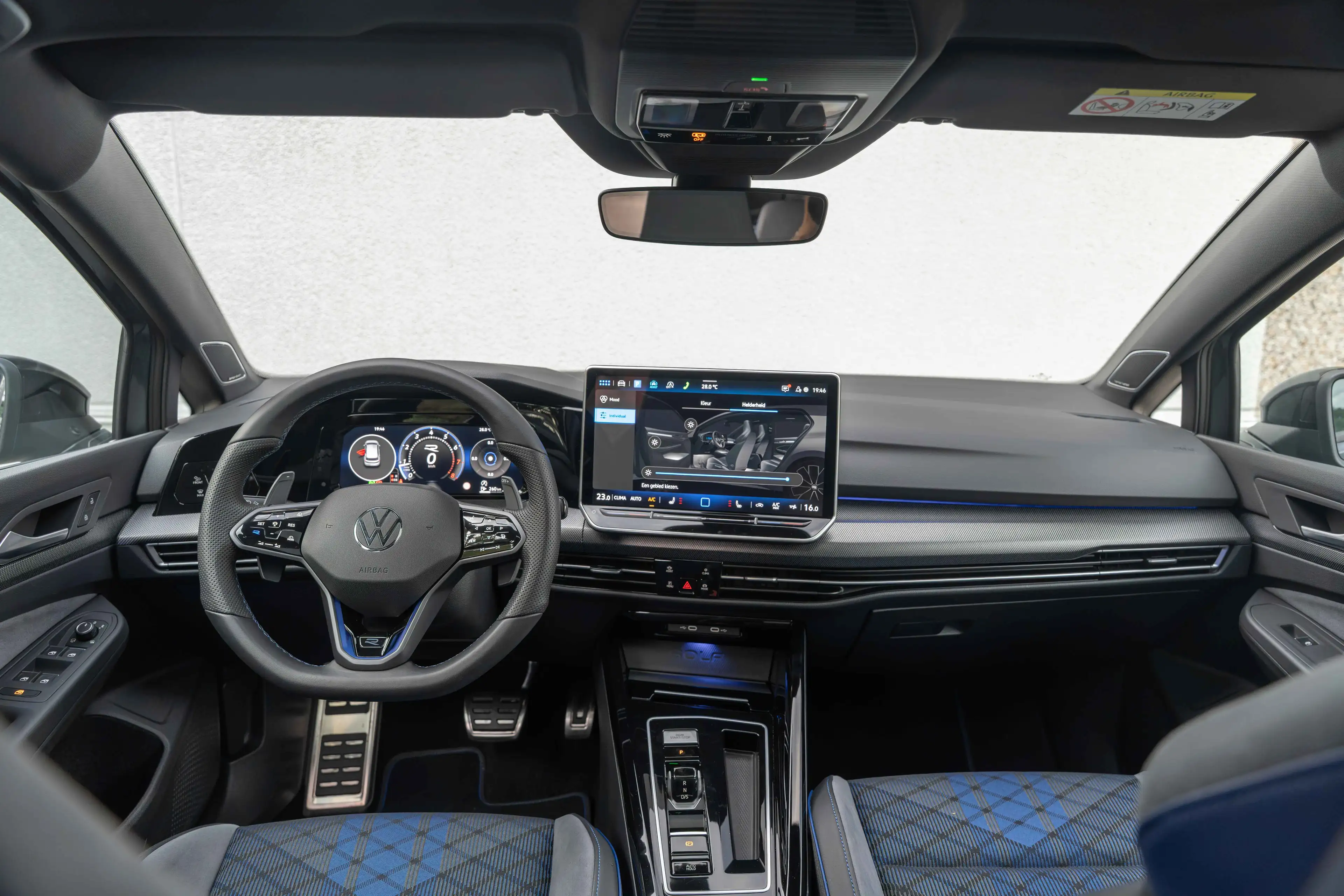 Volkswagen Golf R 4MOTION 'Black Edition' PANO/MATRIX/AKRAPOVIC/ACC/CAMERA/H&K/19" — photo 10