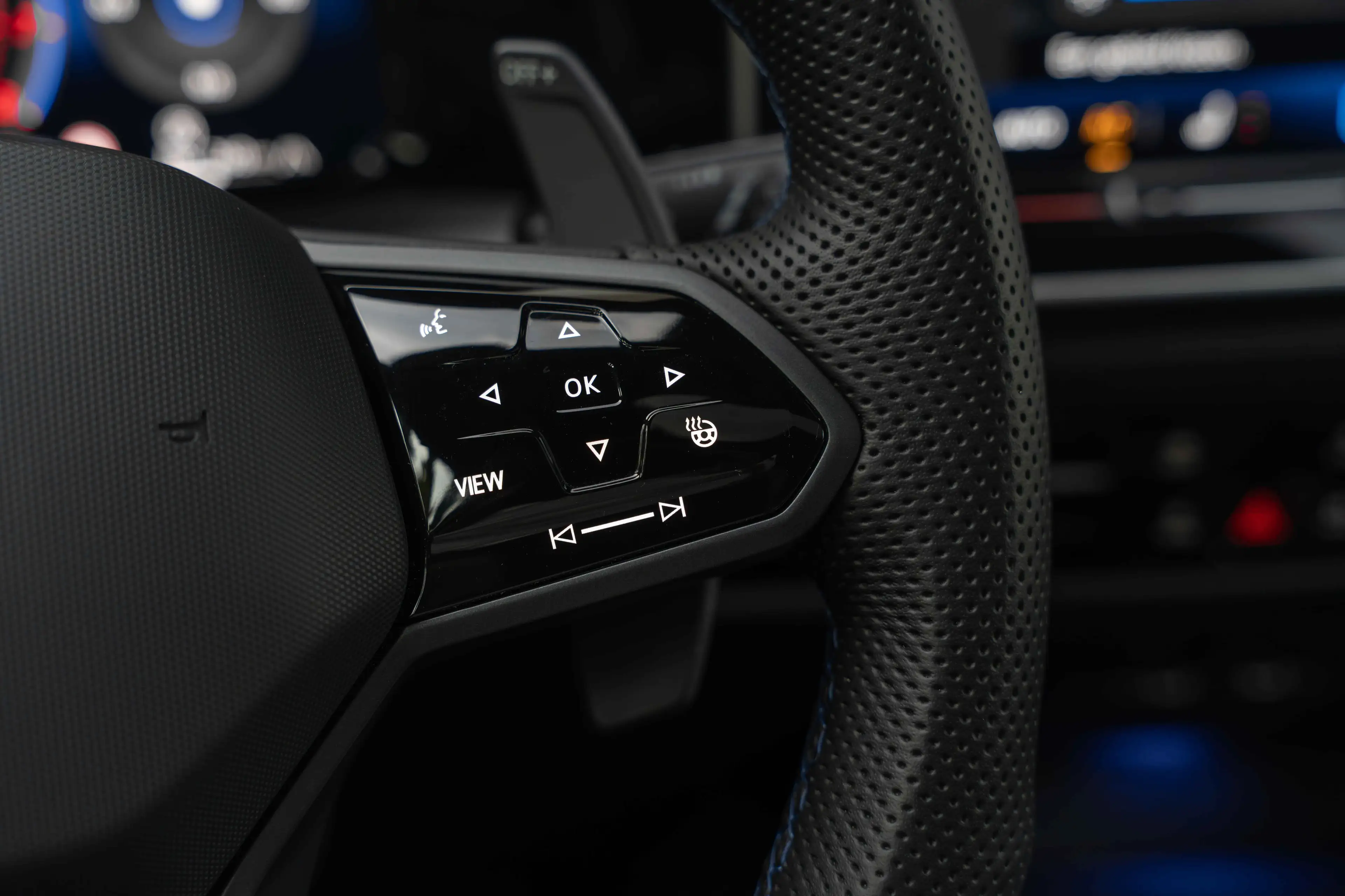 Volkswagen Golf R 4MOTION 'Black Edition' PANO/MATRIX/AKRAPOVIC/ACC/CAMERA/H&K/19" — photo 15