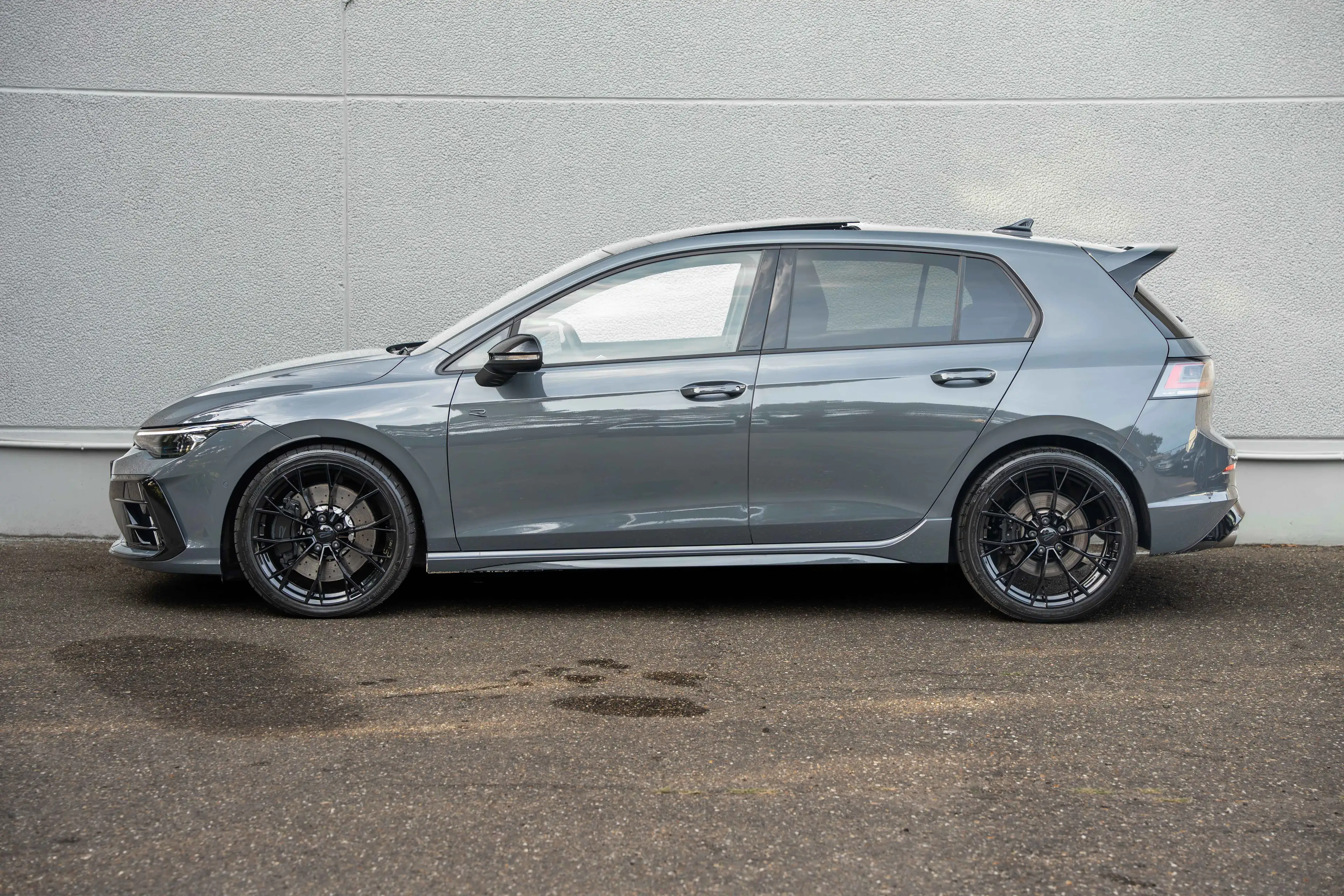 Volkswagen Golf R 4MOTION 'Black Edition' PANO/MATRIX/AKRAPOVIC/ACC/CAMERA/H&K/19" — photo 5
