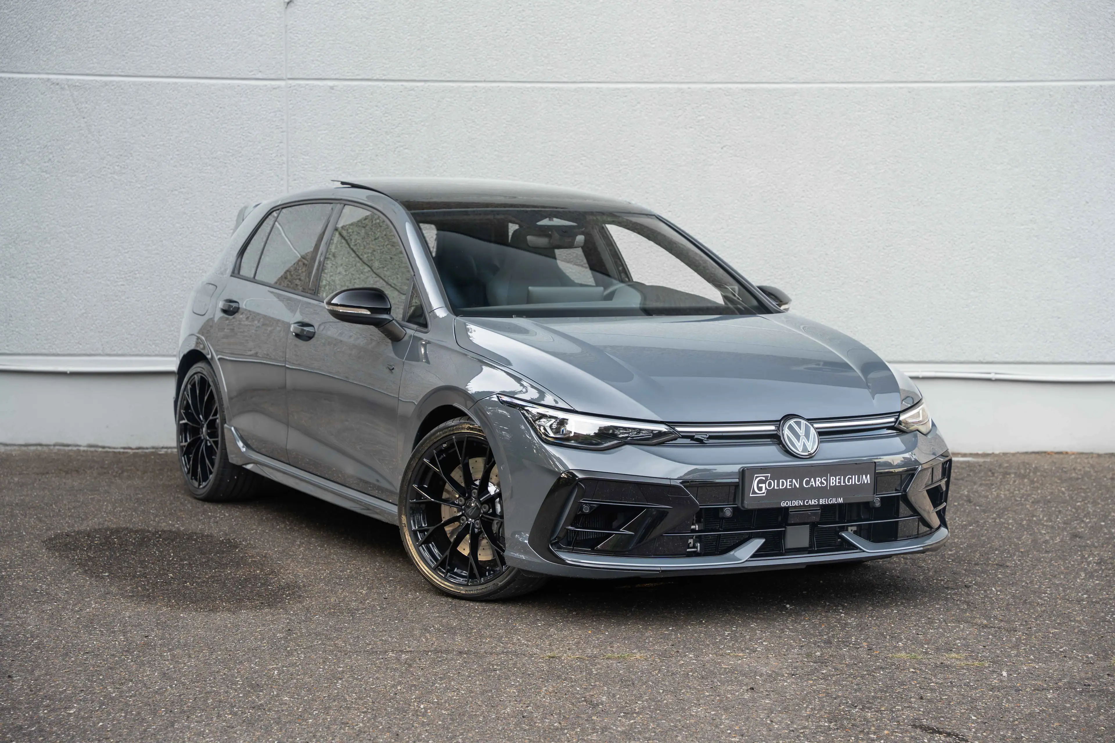 Volkswagen Golf R 4MOTION 'Black Edition' PANO/MATRIX/AKRAPOVIC/ACC/CAMERA/H&K/19" — photo 2