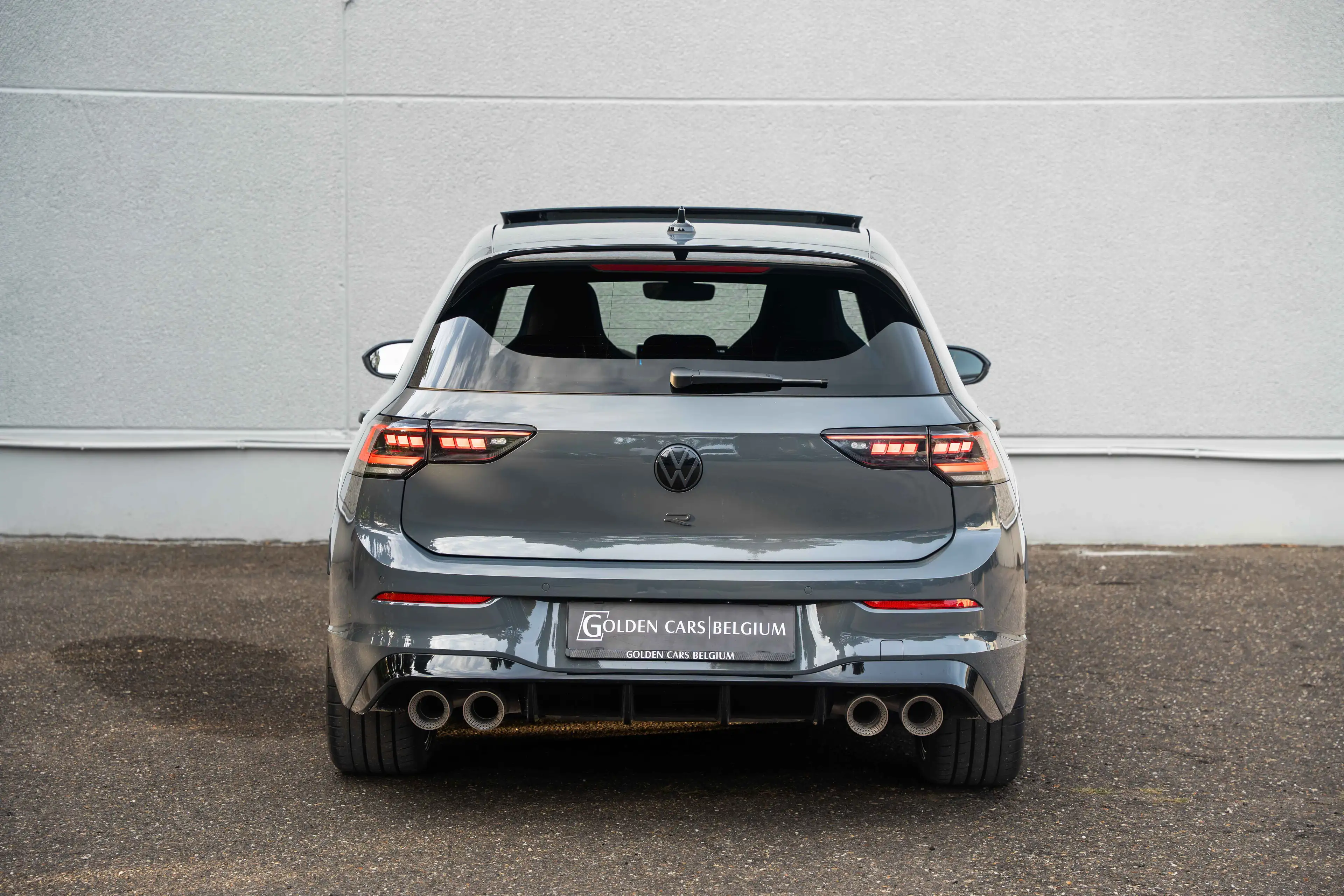 Volkswagen Golf R 4MOTION 'Black Edition' PANO/MATRIX/AKRAPOVIC/ACC/CAMERA/H&K/19" — photo 7