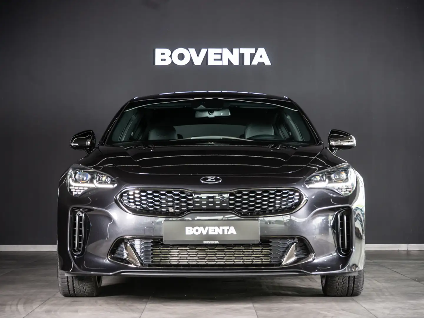 Kia Stinger GT 3.3 V6 T-GDI 4WD *APPLE*KAMERA*ASSIST*VOLL* Šedá - 2