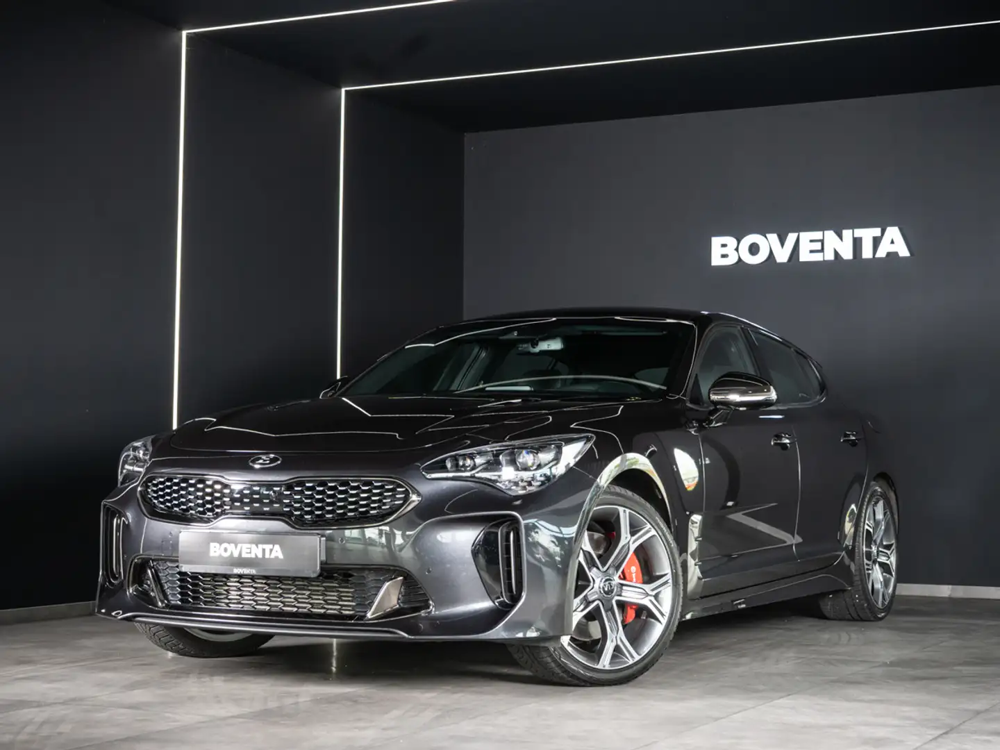 Kia Stinger GT 3.3 V6 T-GDI 4WD *APPLE*KAMERA*ASSIST*VOLL* Šedá - 1