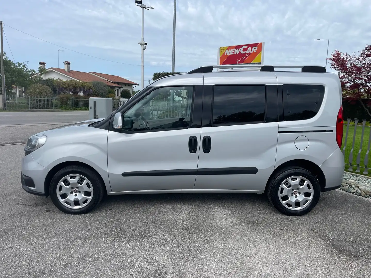 Fiat Doblo 1.6 Mjt Easy s&s 7 POSTI Срібний - 2