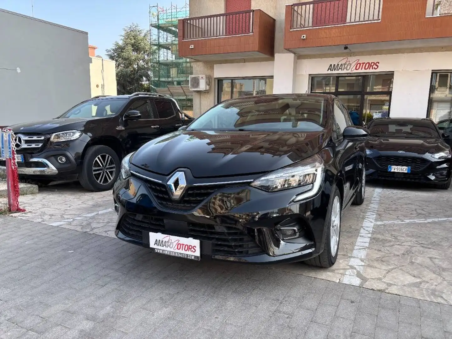Renault Clio 1.0 tce Intens 100cv Zwart - 1