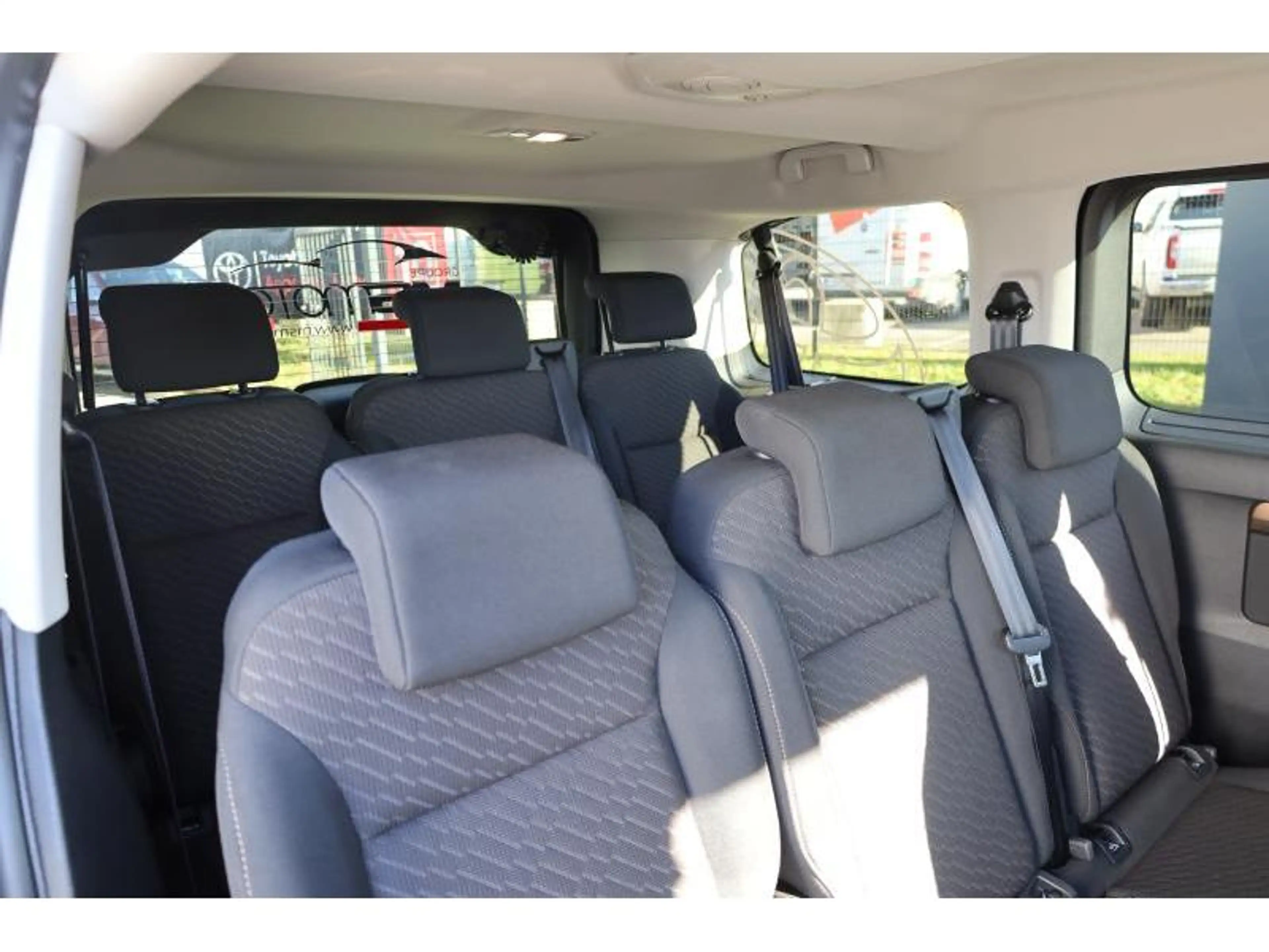 Toyota Verso 2.0D 140hp MT MPV — photo 11