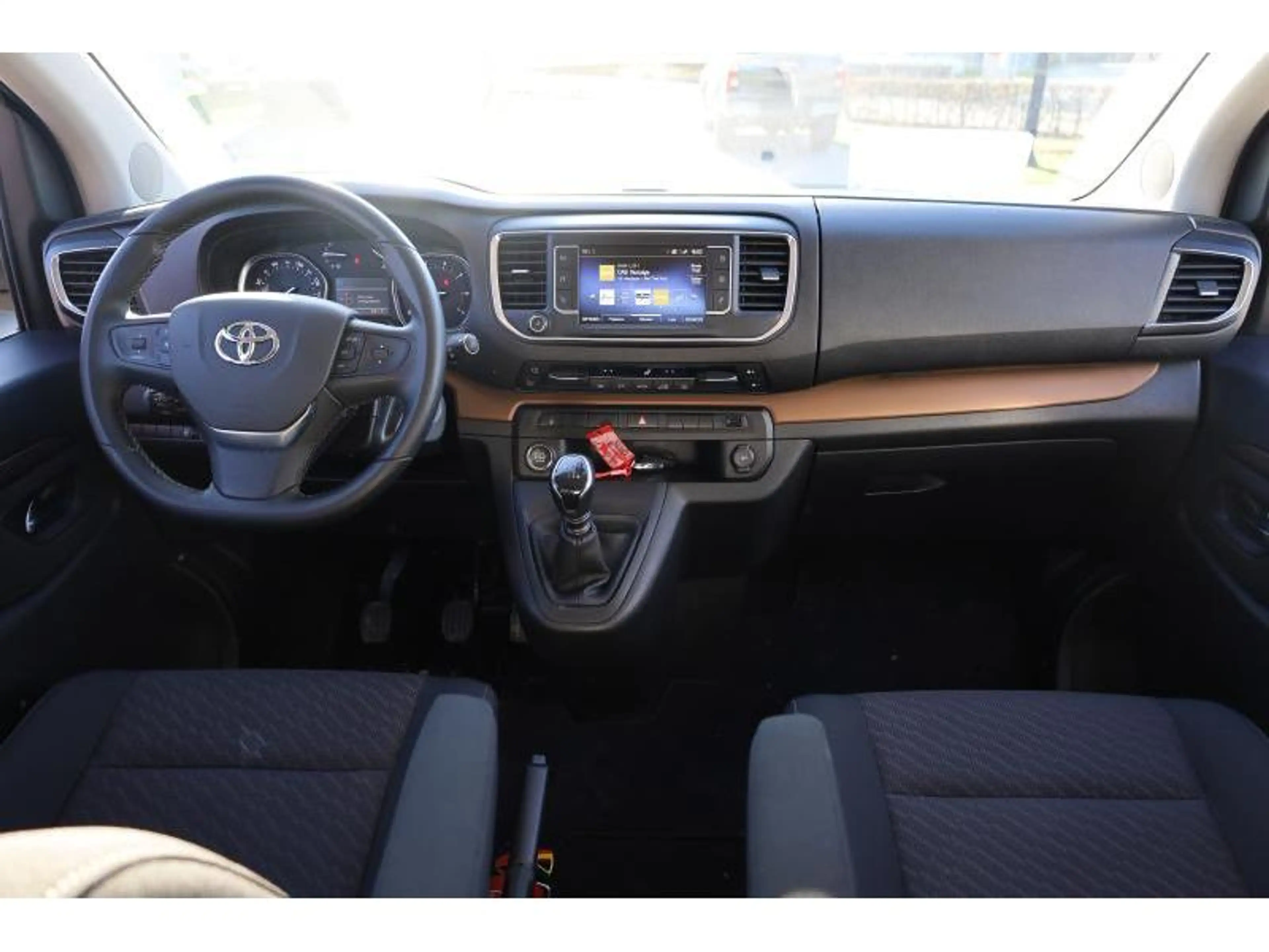 Toyota Verso 2.0D 140hp MT MPV — photo 12