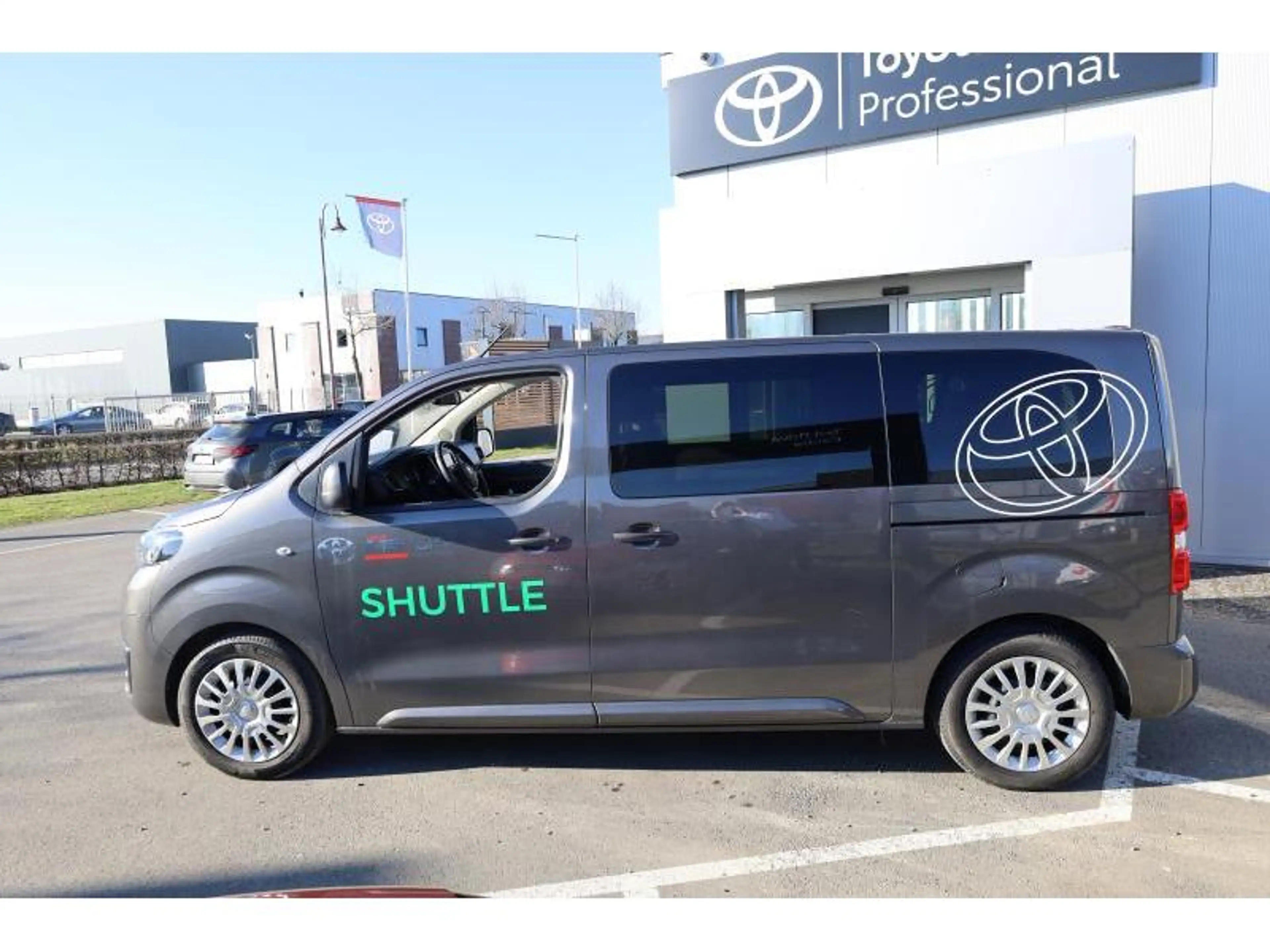 Toyota Verso 2.0D 140hp MT MPV — photo 3