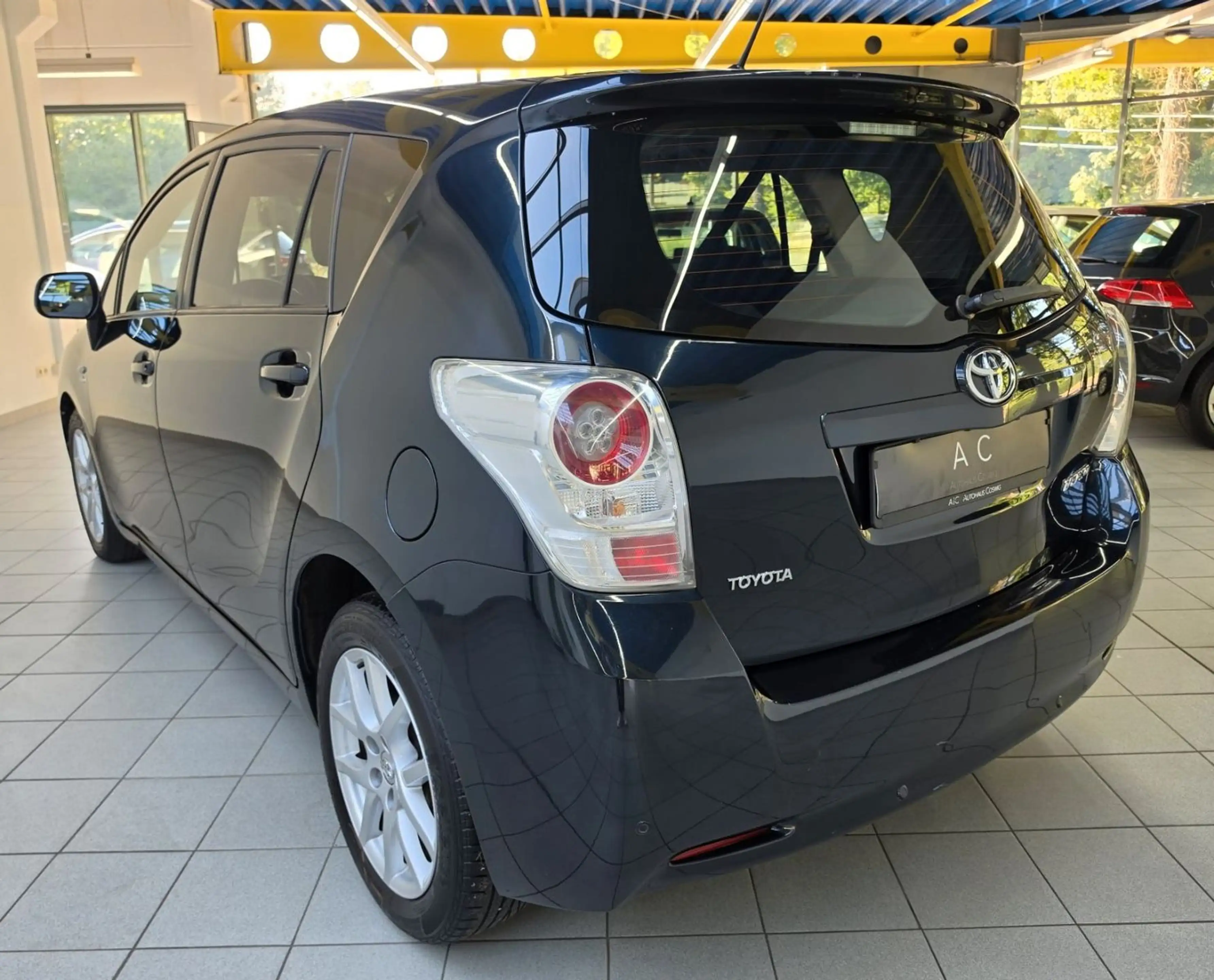 Toyota Verso Travel,Automatik,Navi,7-Sitzer,2.Hand — photo 2